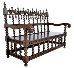 Banc ancien en noyer sculpté de style baroque espagnol mauresque:: vers 1850