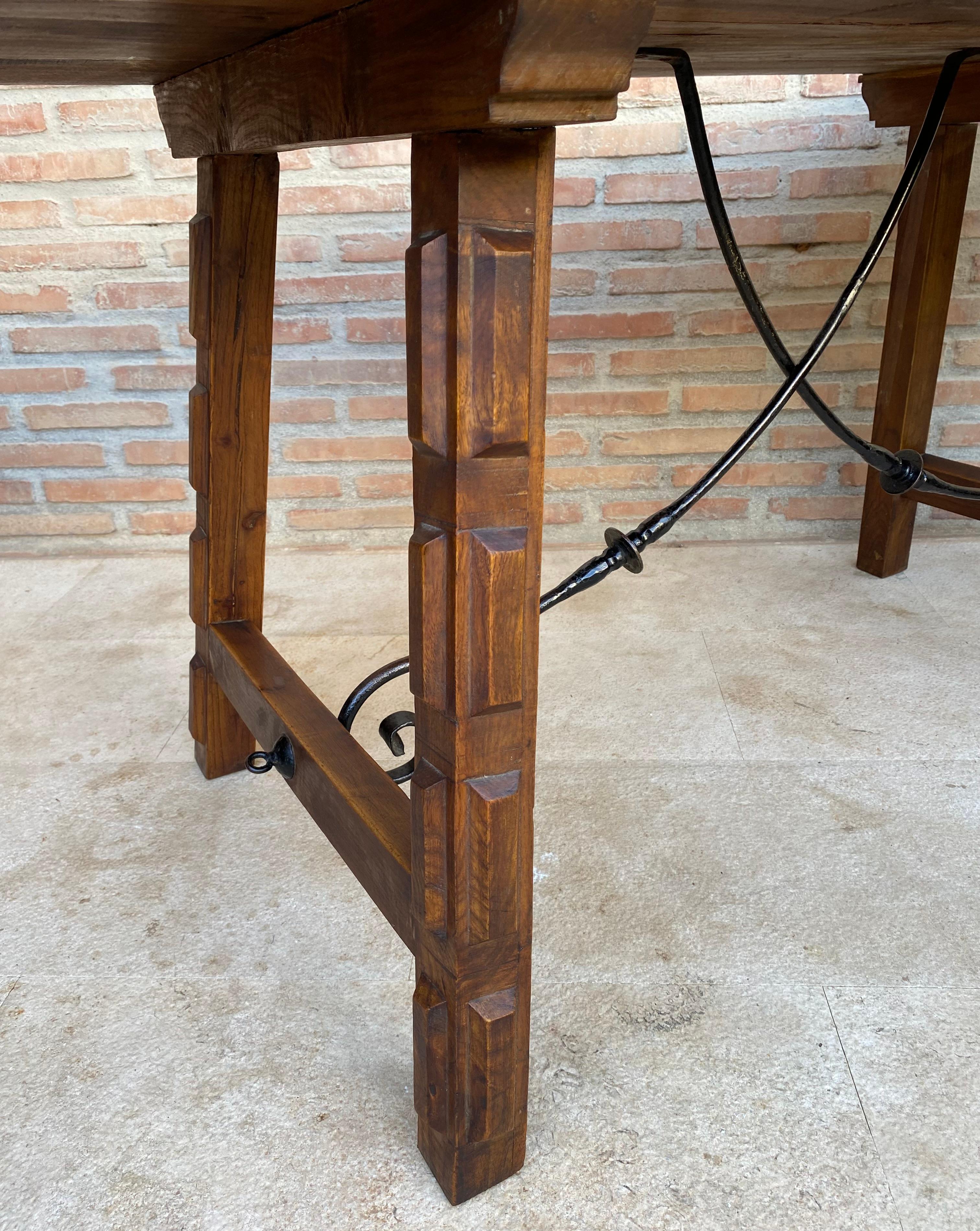 Antico tavolo da lavoro spagnolo in Oak, 1800 in vendita 4