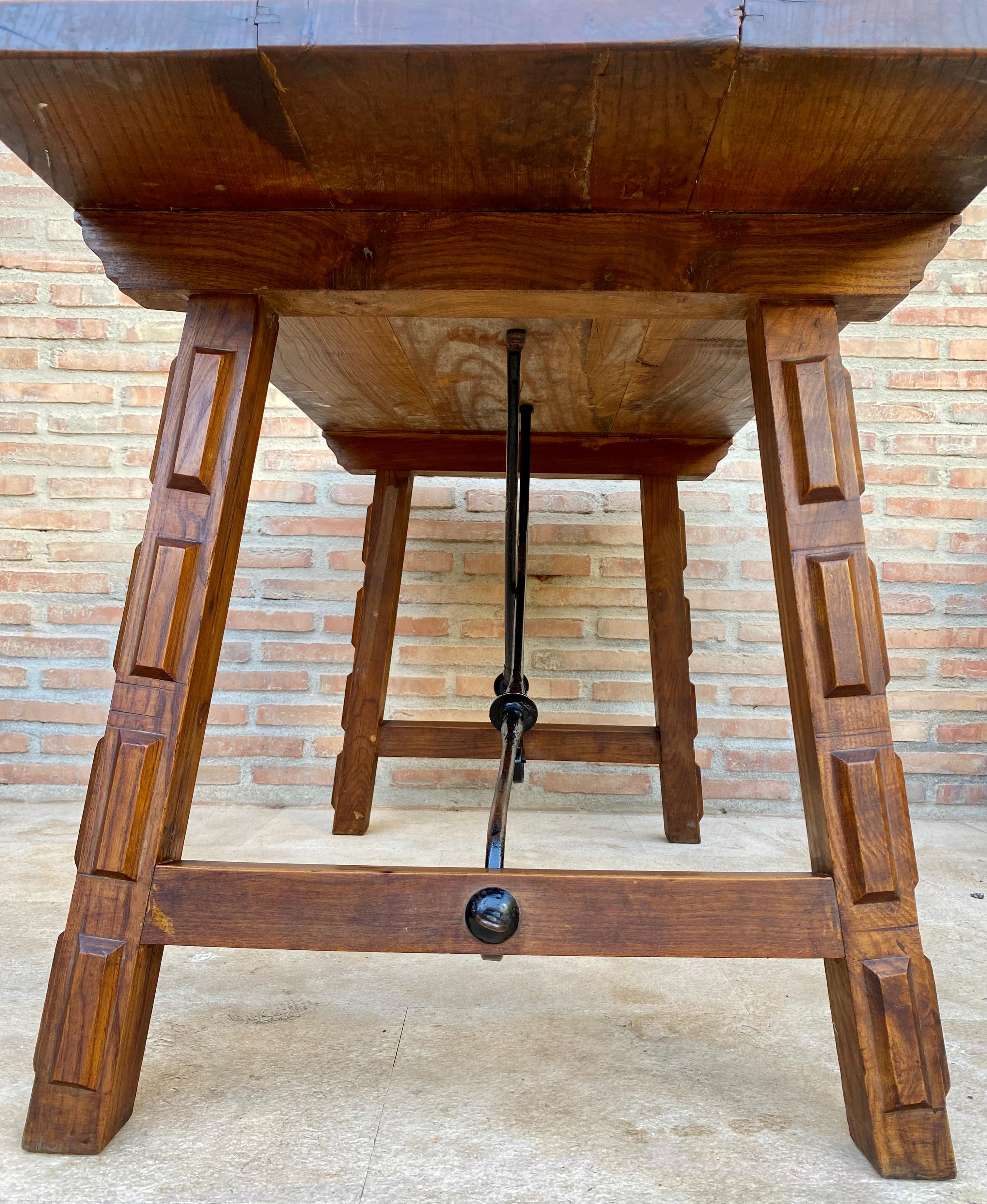 Antico tavolo da lavoro spagnolo in Oak, 1800 in vendita 7