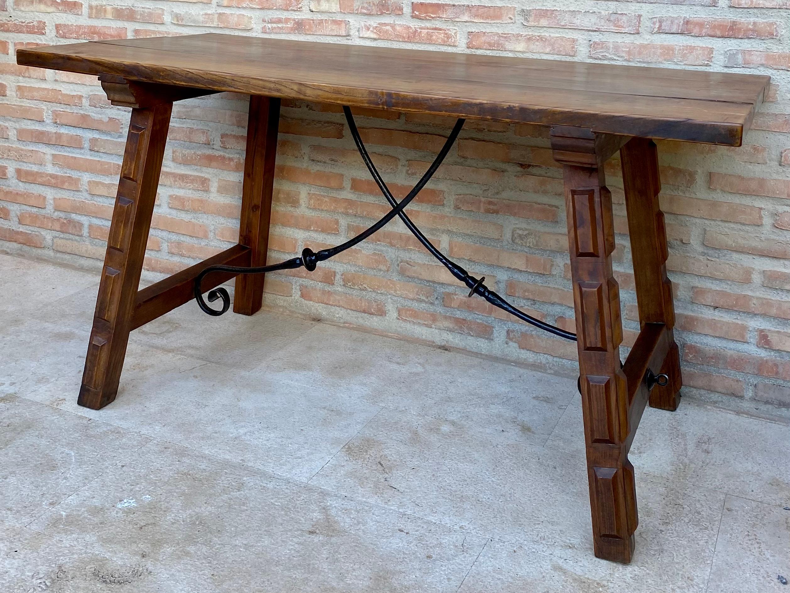 XIX secolo Antico tavolo da lavoro spagnolo in Oak, 1800 in vendita