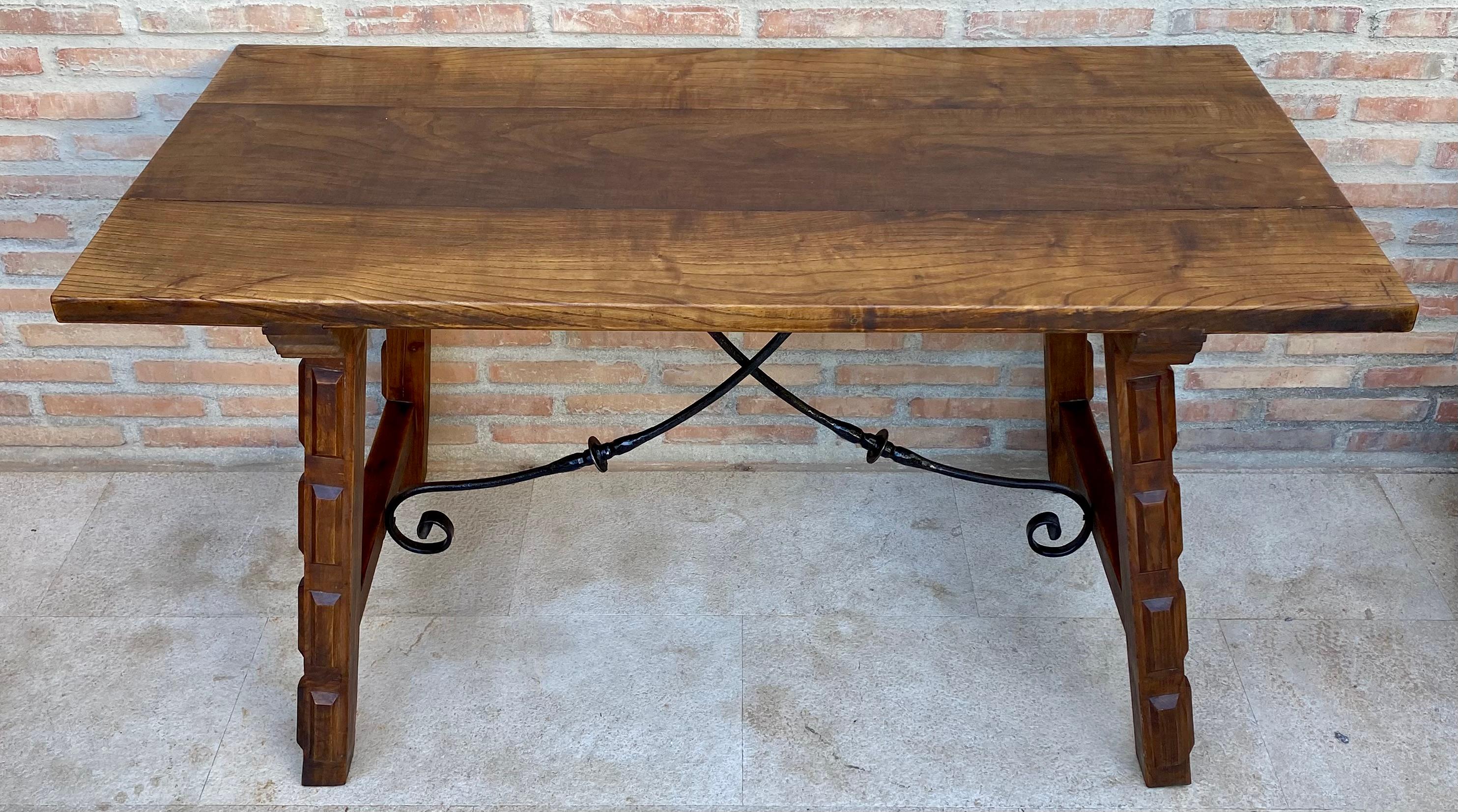Antico tavolo da lavoro spagnolo in Oak, 1800 in vendita 1
