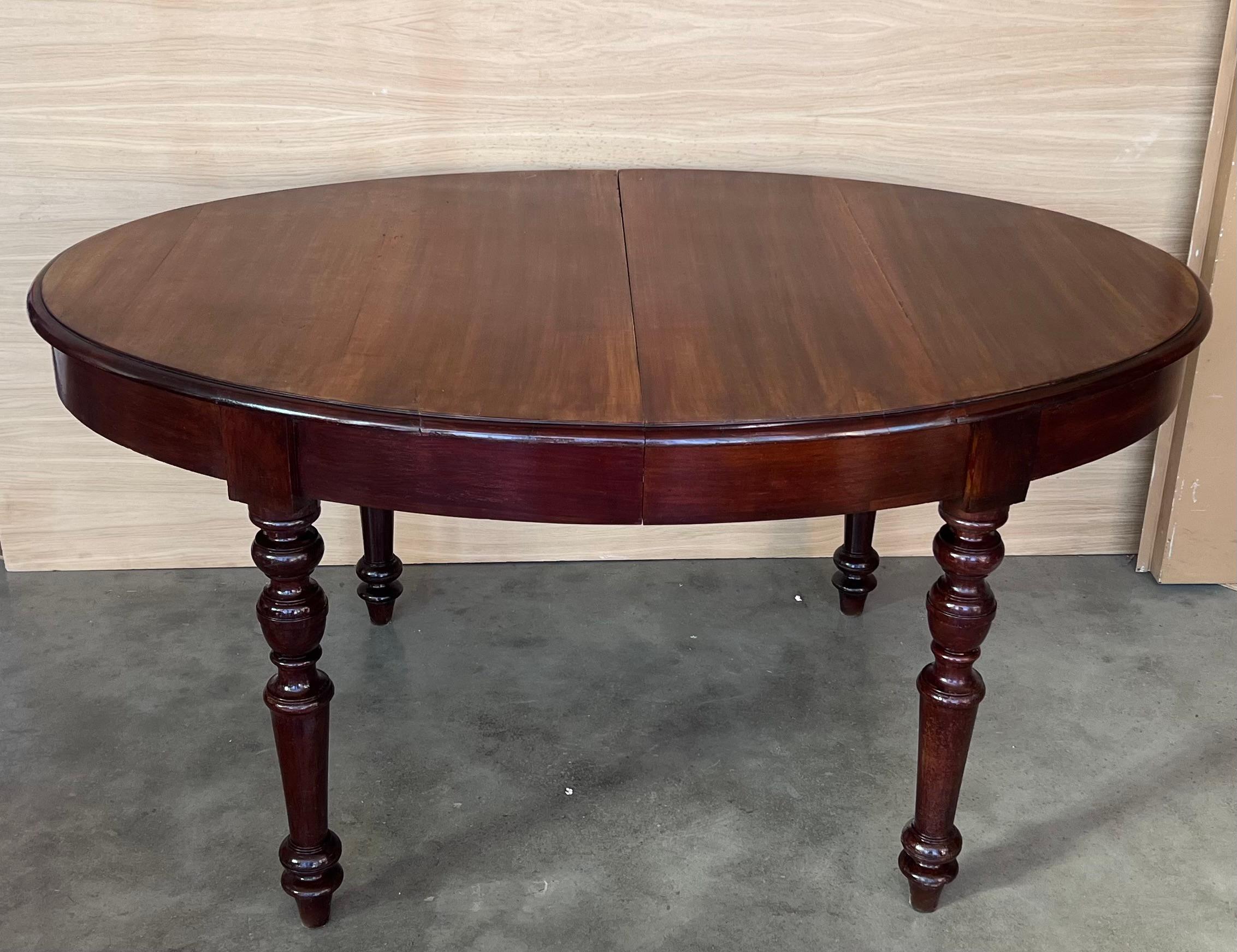 Colonial espagnol Ancienne table de salle à manger espagnole ovale à quatre pieds en vente