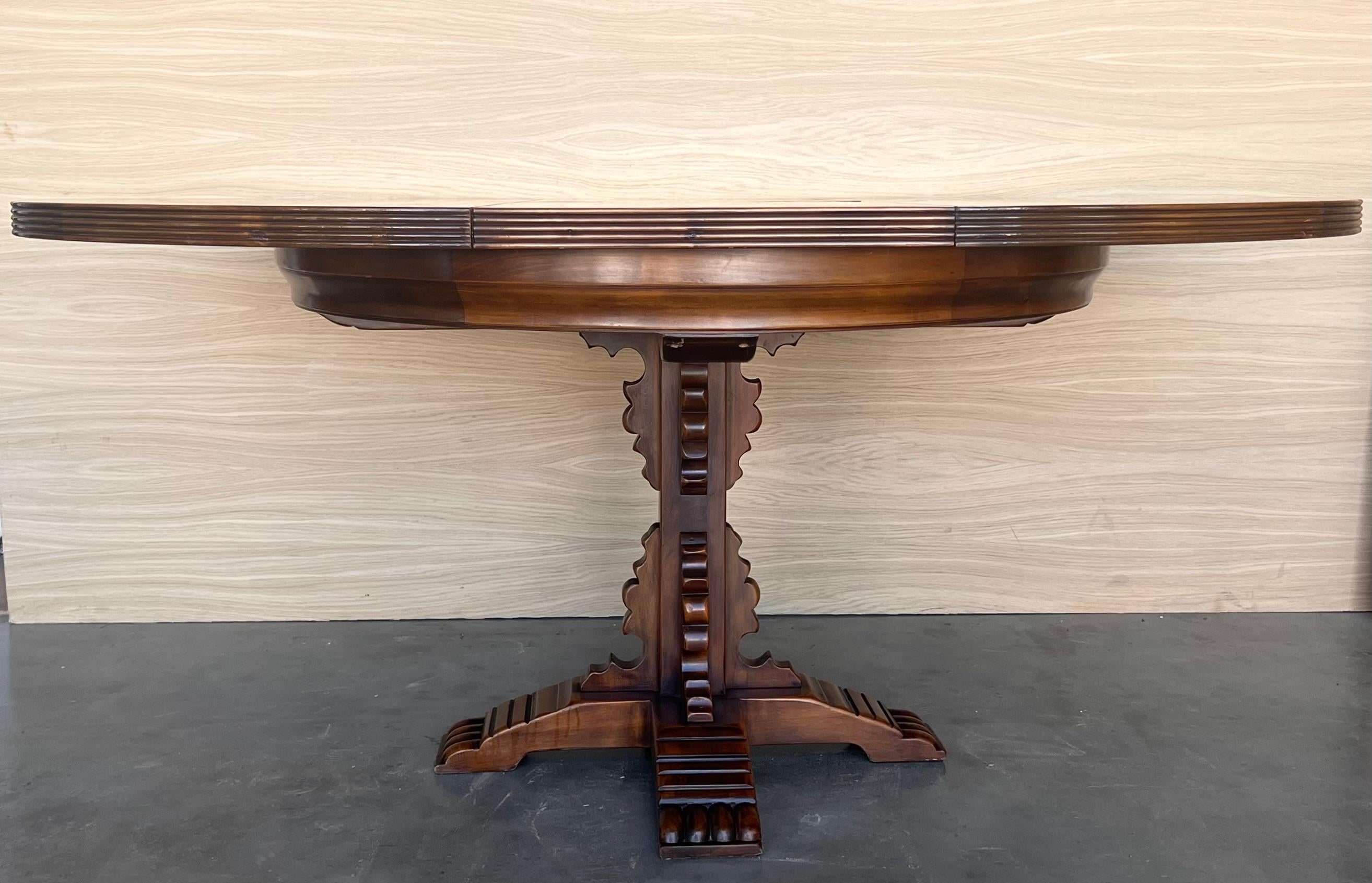 Antique Spanish Pedestal Figural Carved Round Dining Table In Good Condition For Sale In Miami, FL