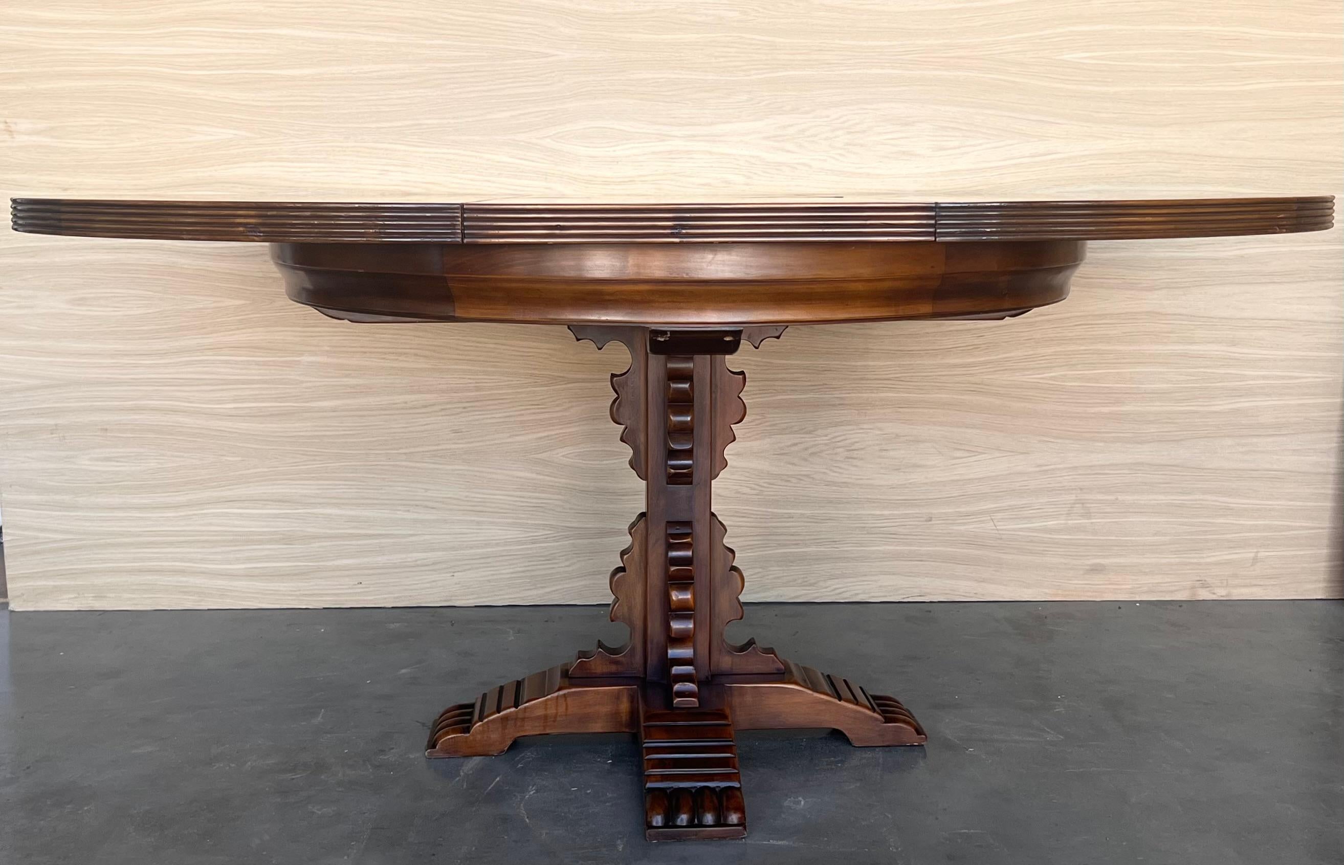 Antigua Mesa de Comedor Española Redonda Tallada con Pedestal en Bueno estado para la venta en Miami, FL