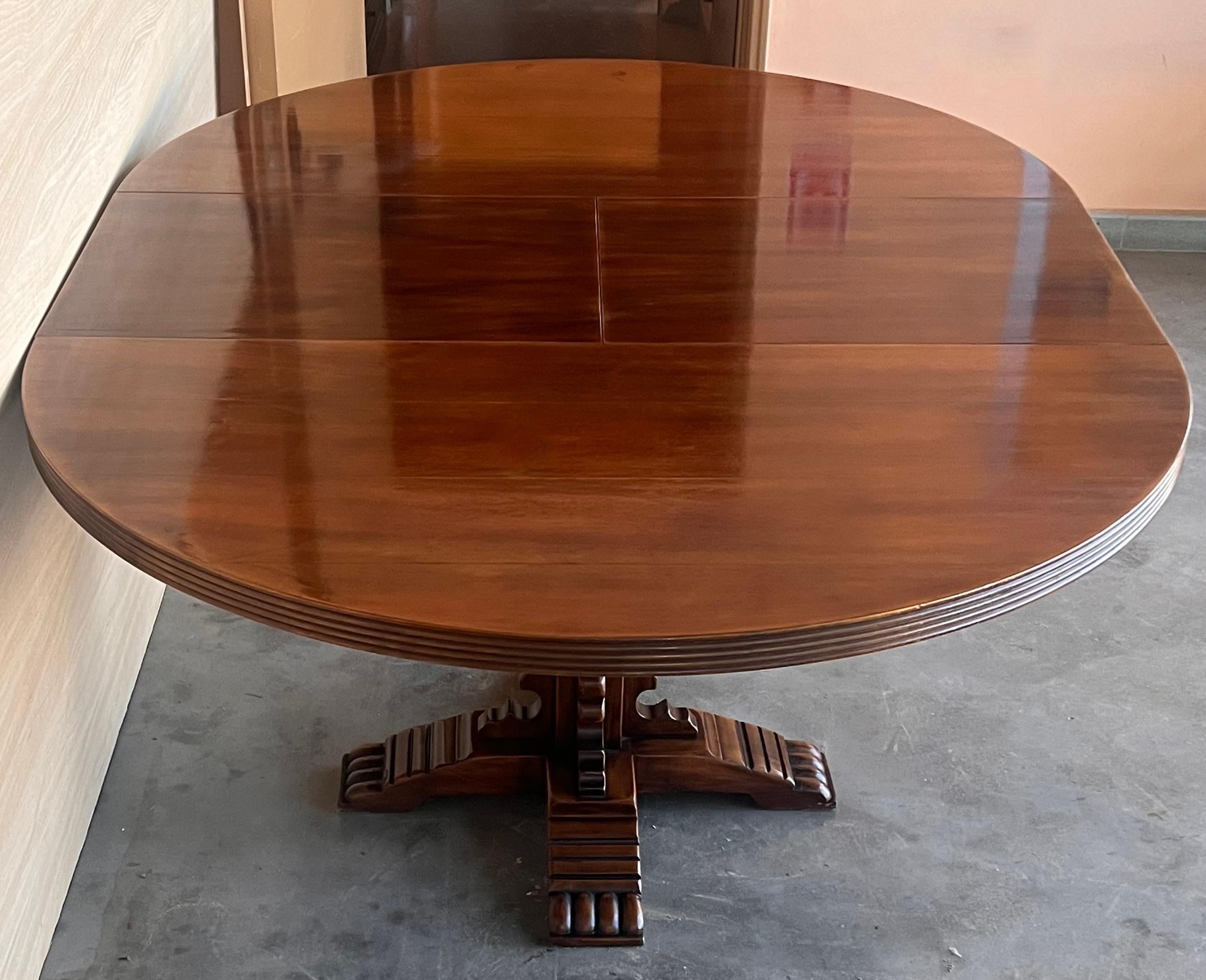 Antigua Mesa de Comedor Española Redonda Tallada con Pedestal Pino en venta