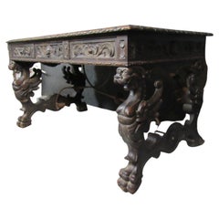 Antiker spanischer Renaissance-Schreibtisch mit Klauenfuß