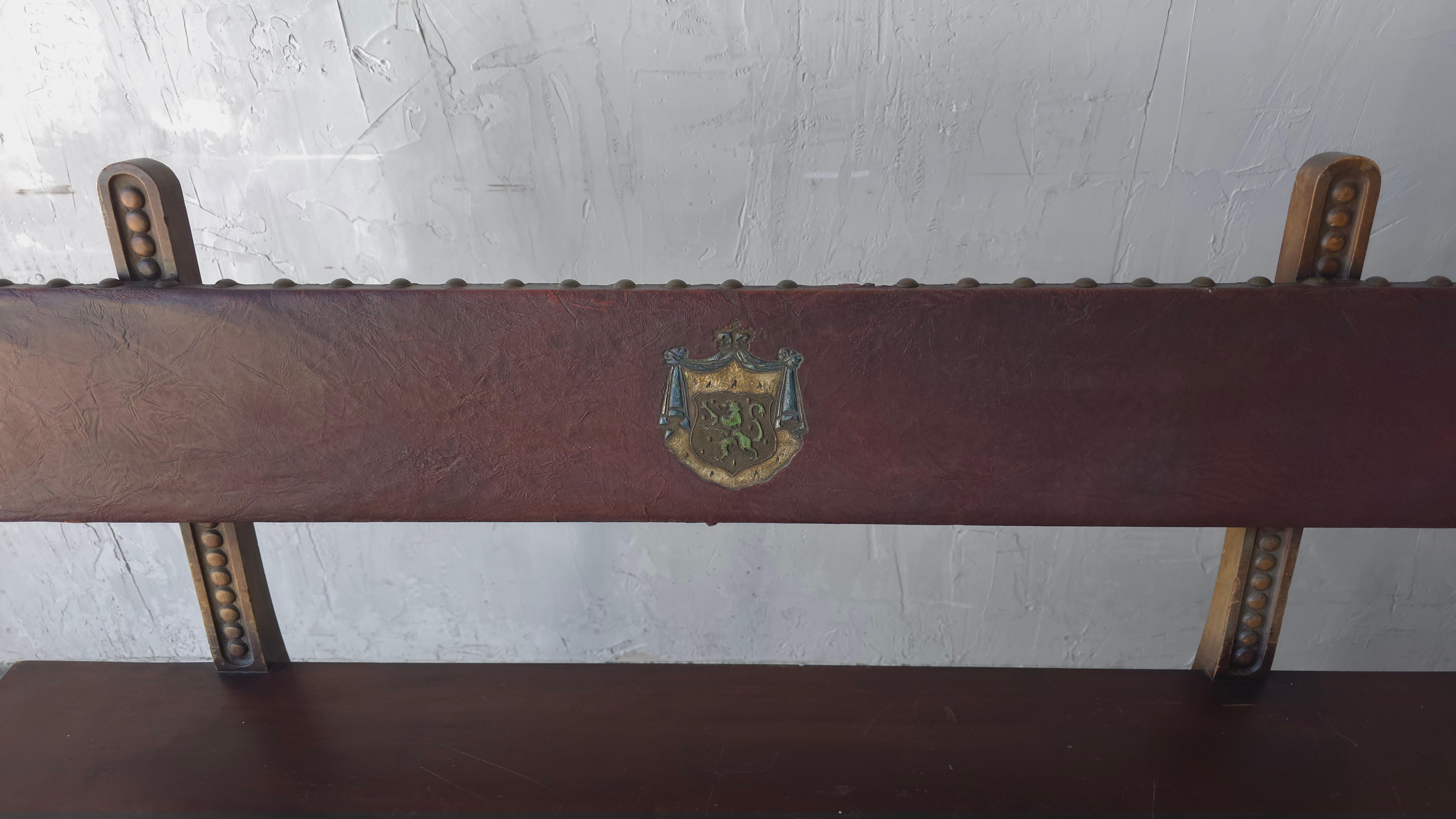 Antique Revival espagnol en bois sculpté Hall Bench en vente 1