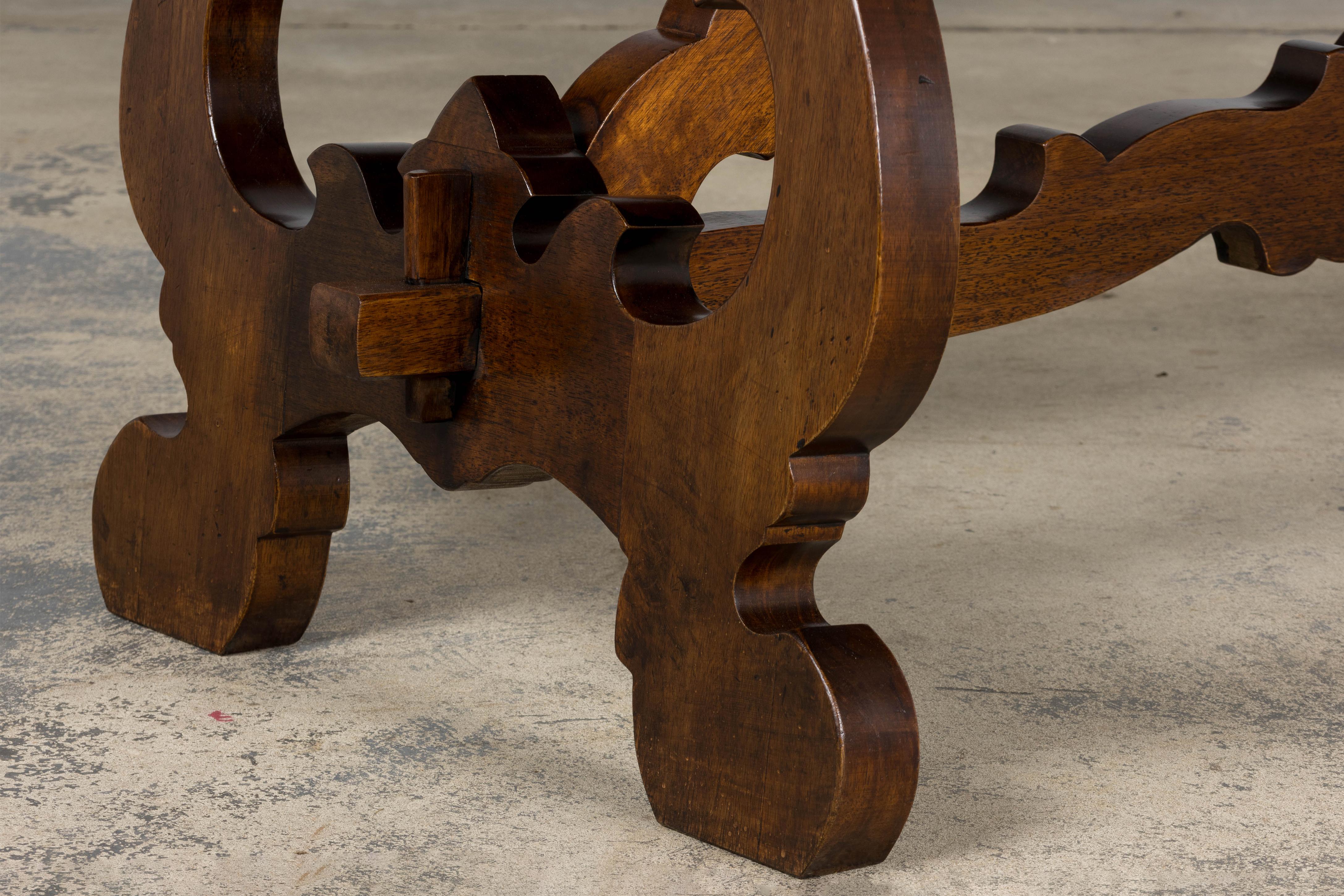 Antico tavolo da pranzo a cavalletto in noce del Rinascimento spagnolo in vendita 2