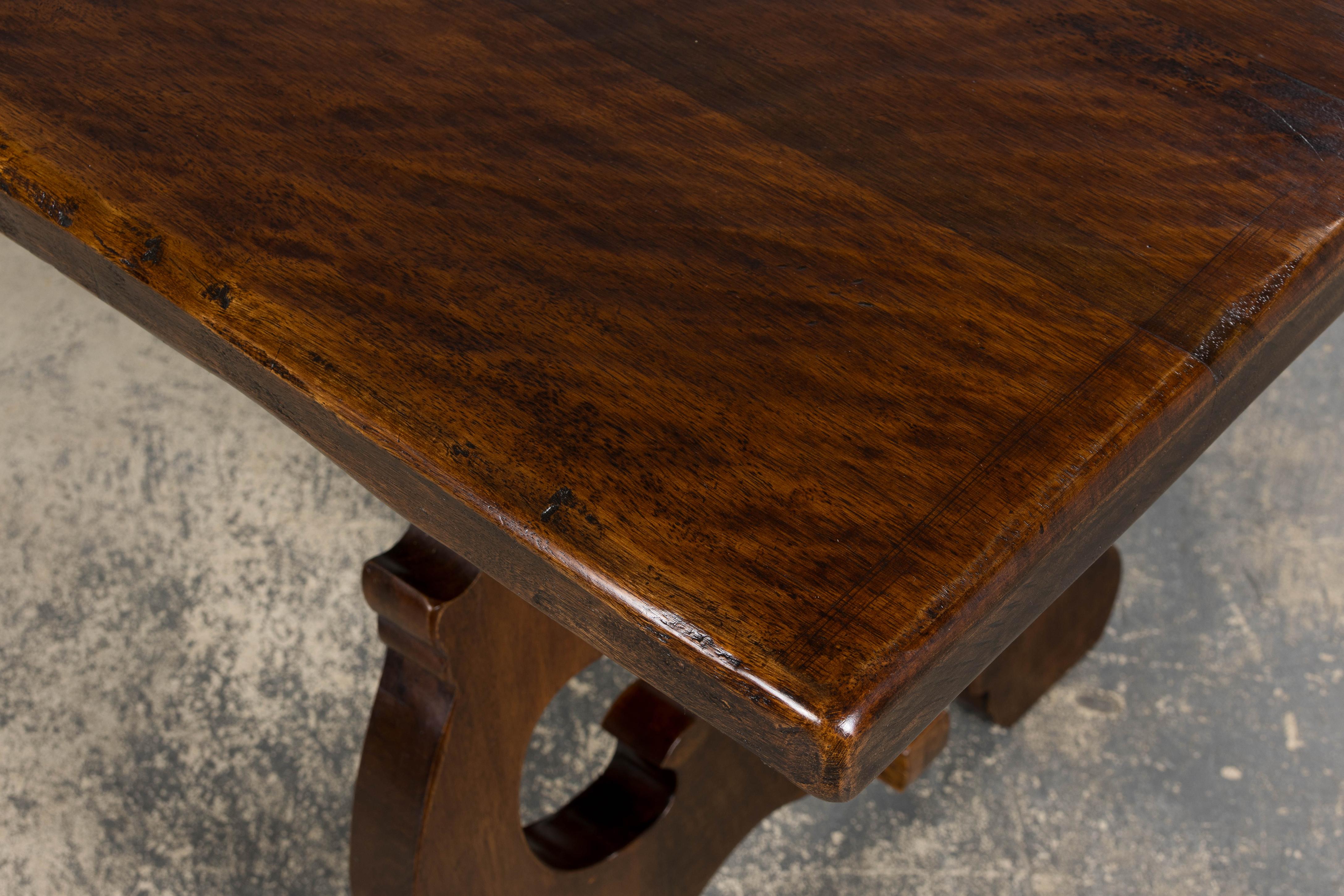 Antico tavolo da pranzo a cavalletto in noce del Rinascimento spagnolo in vendita 7