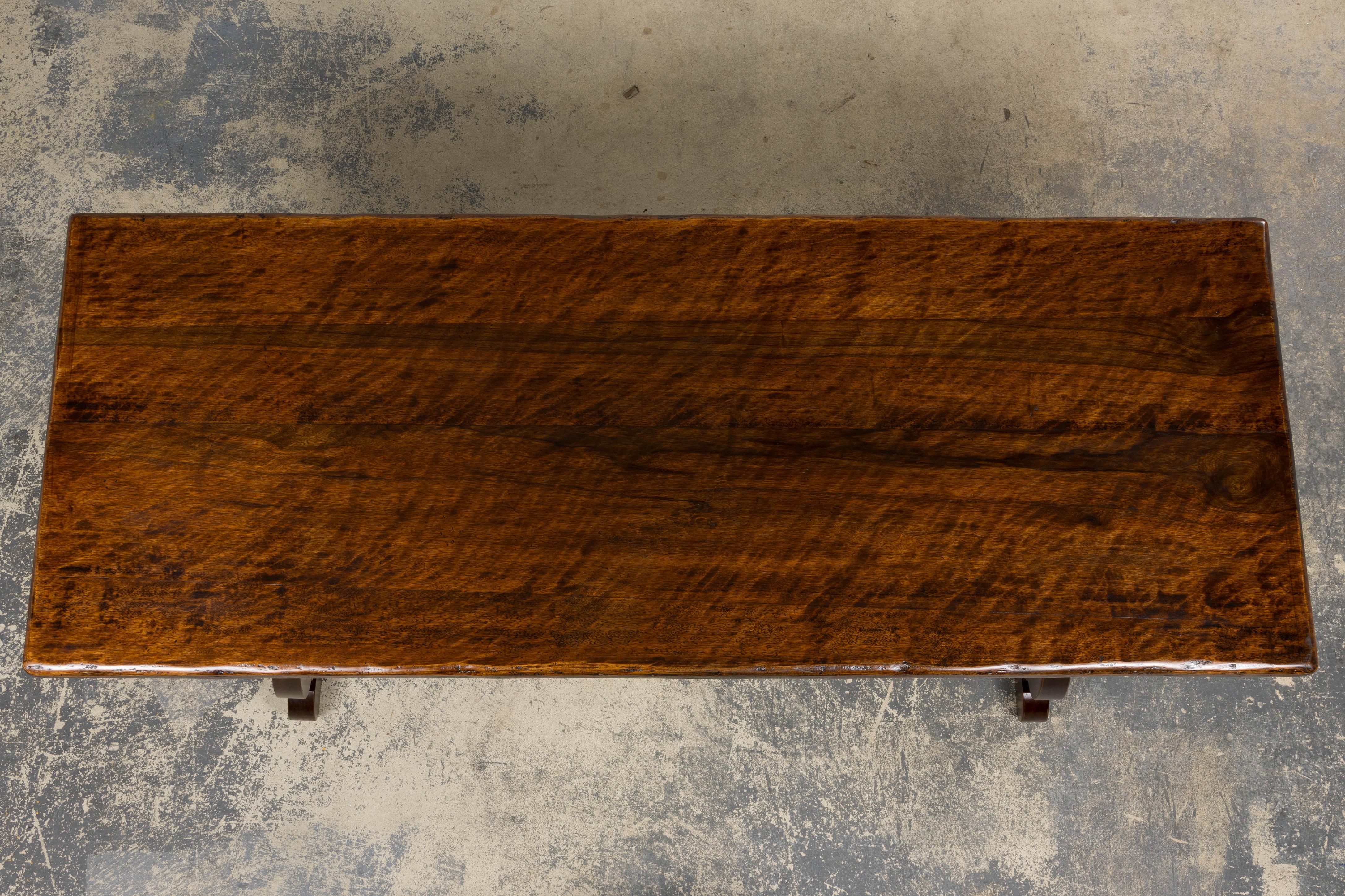 Neorinascimentale Antico tavolo da pranzo a cavalletto in noce del Rinascimento spagnolo in vendita