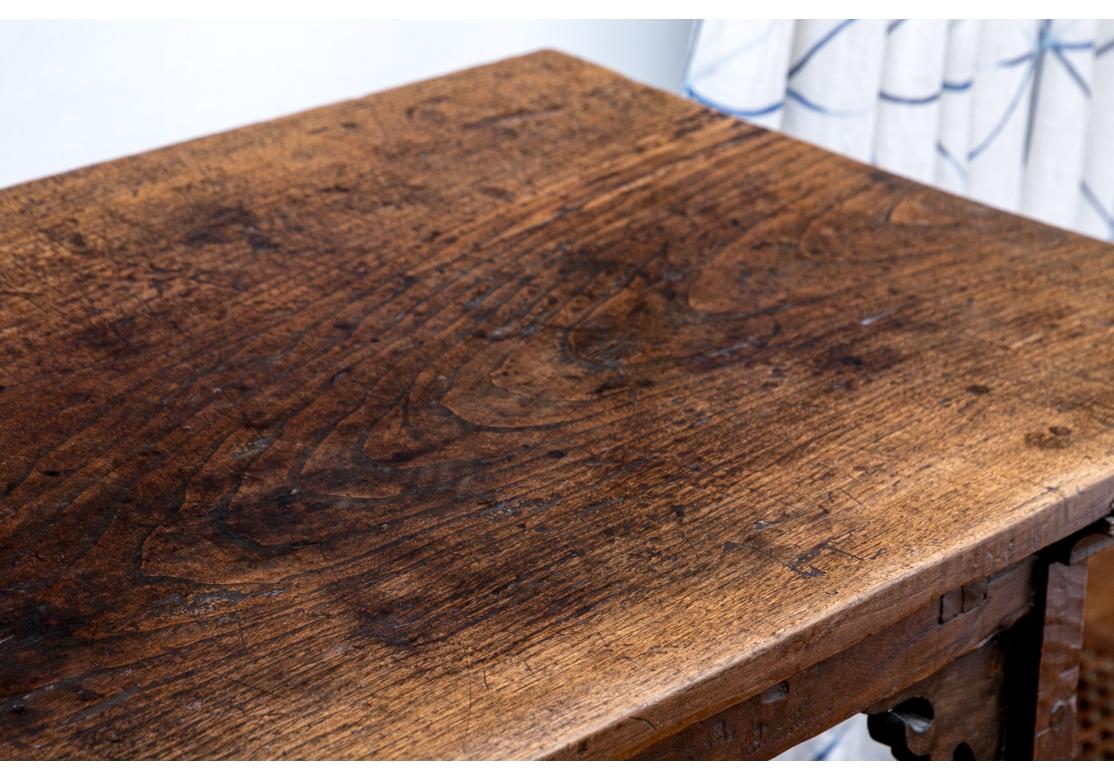 Antigua Mesa Española de Estilo Renacentista siglo XIX en venta