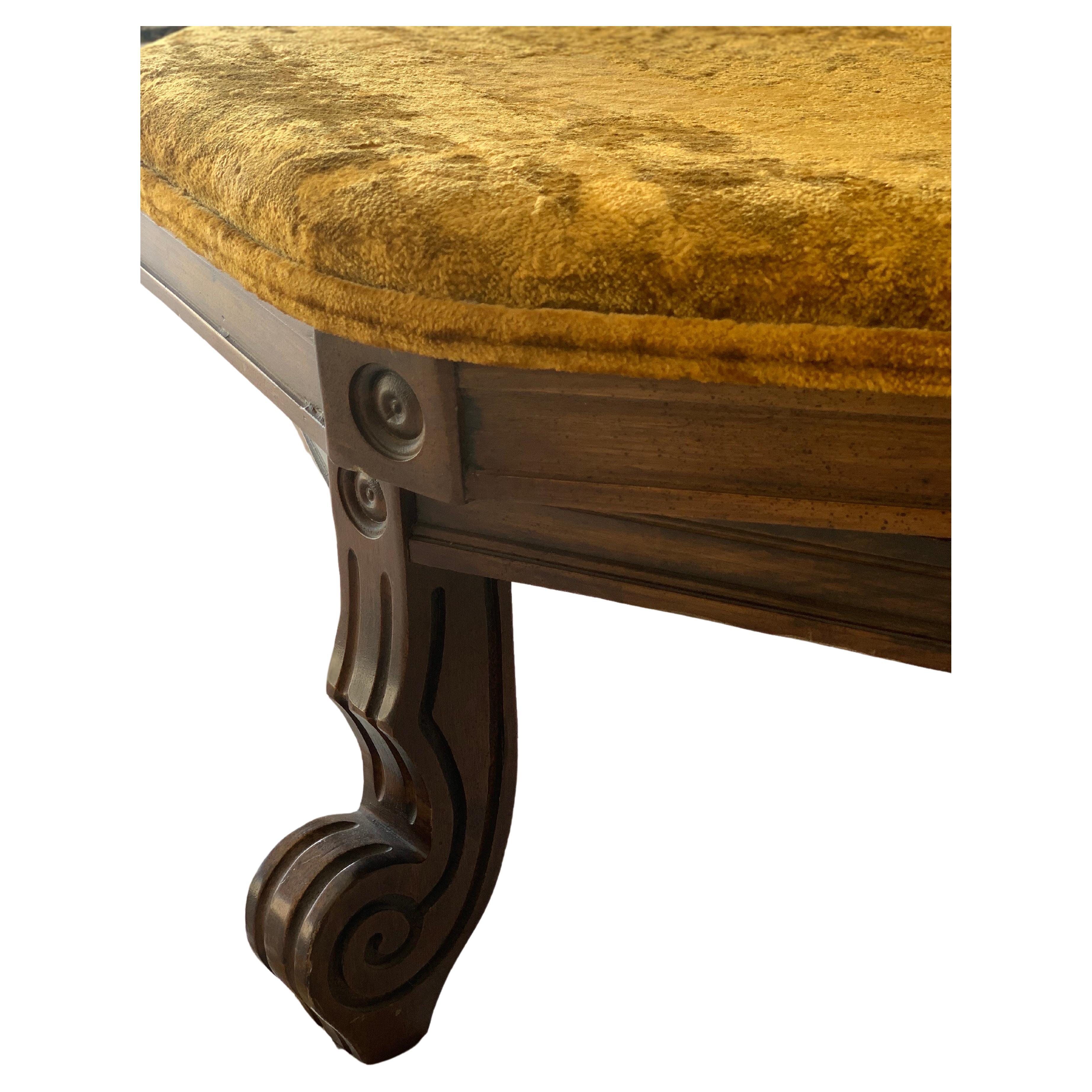 Silla de centro antigua de estilo renacimiento español siglo XX en venta