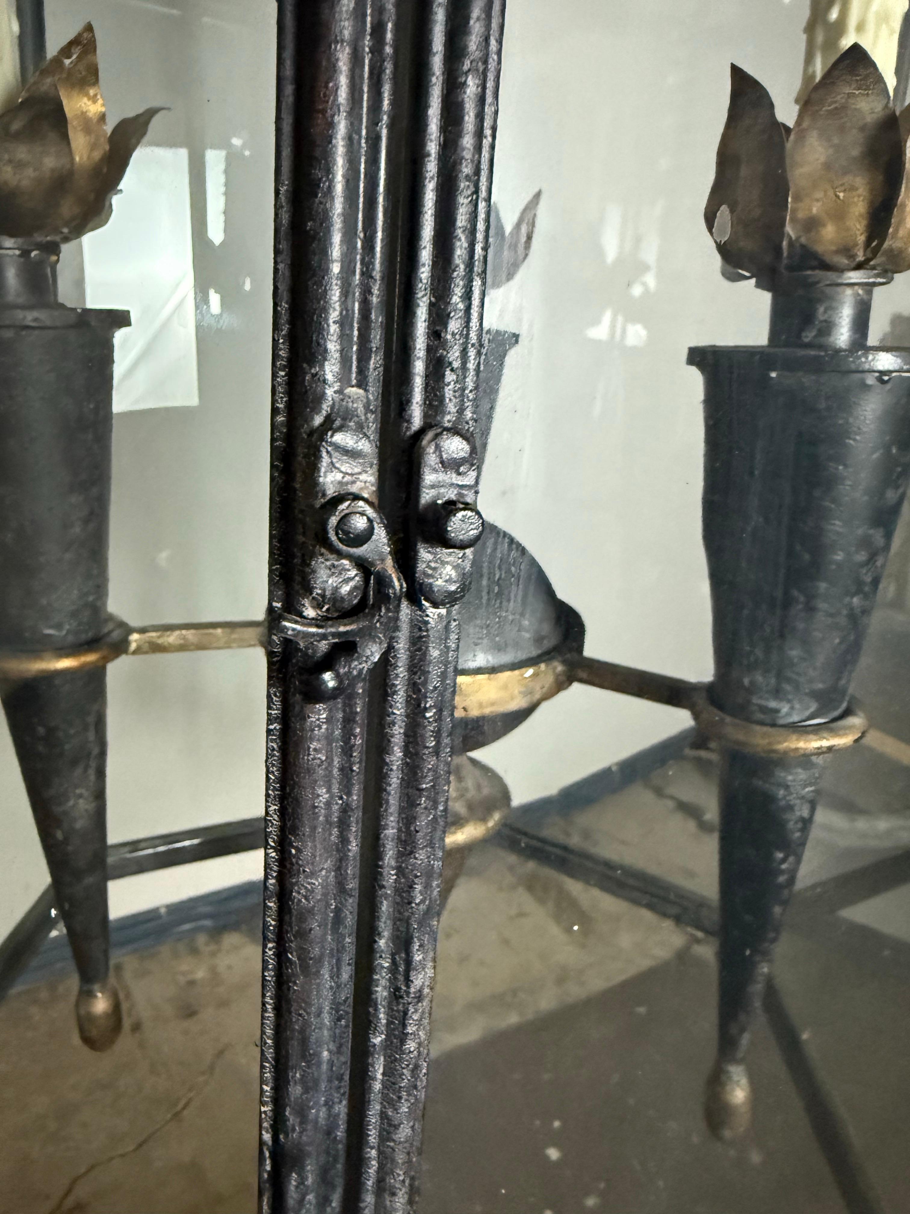 Antike sechseckige Kronenlaterne im spanischen Revival-Stil - Paar erhältlich im Angebot 4