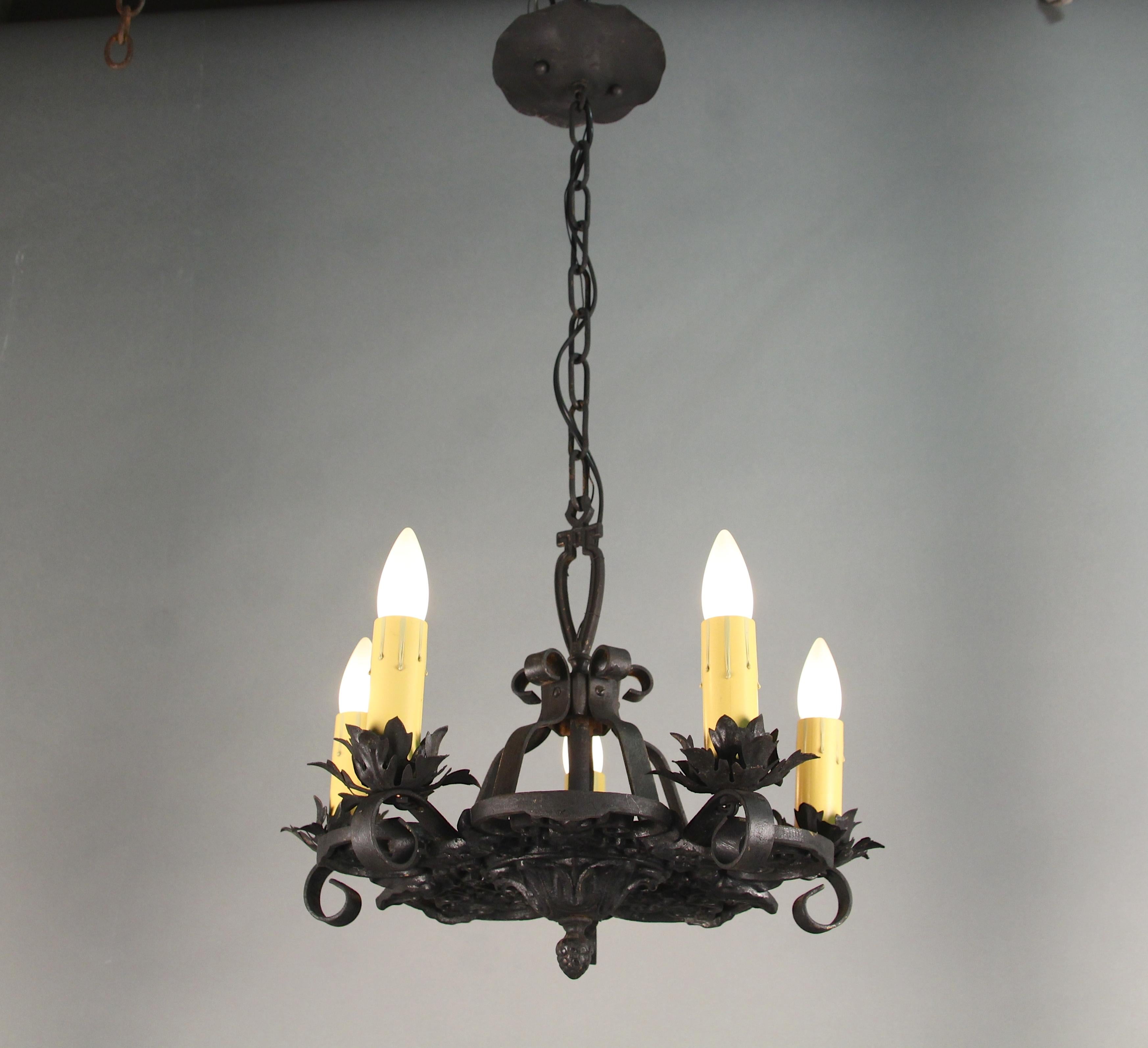 5-light chandelier with acanthus leafs, circa 1920s.