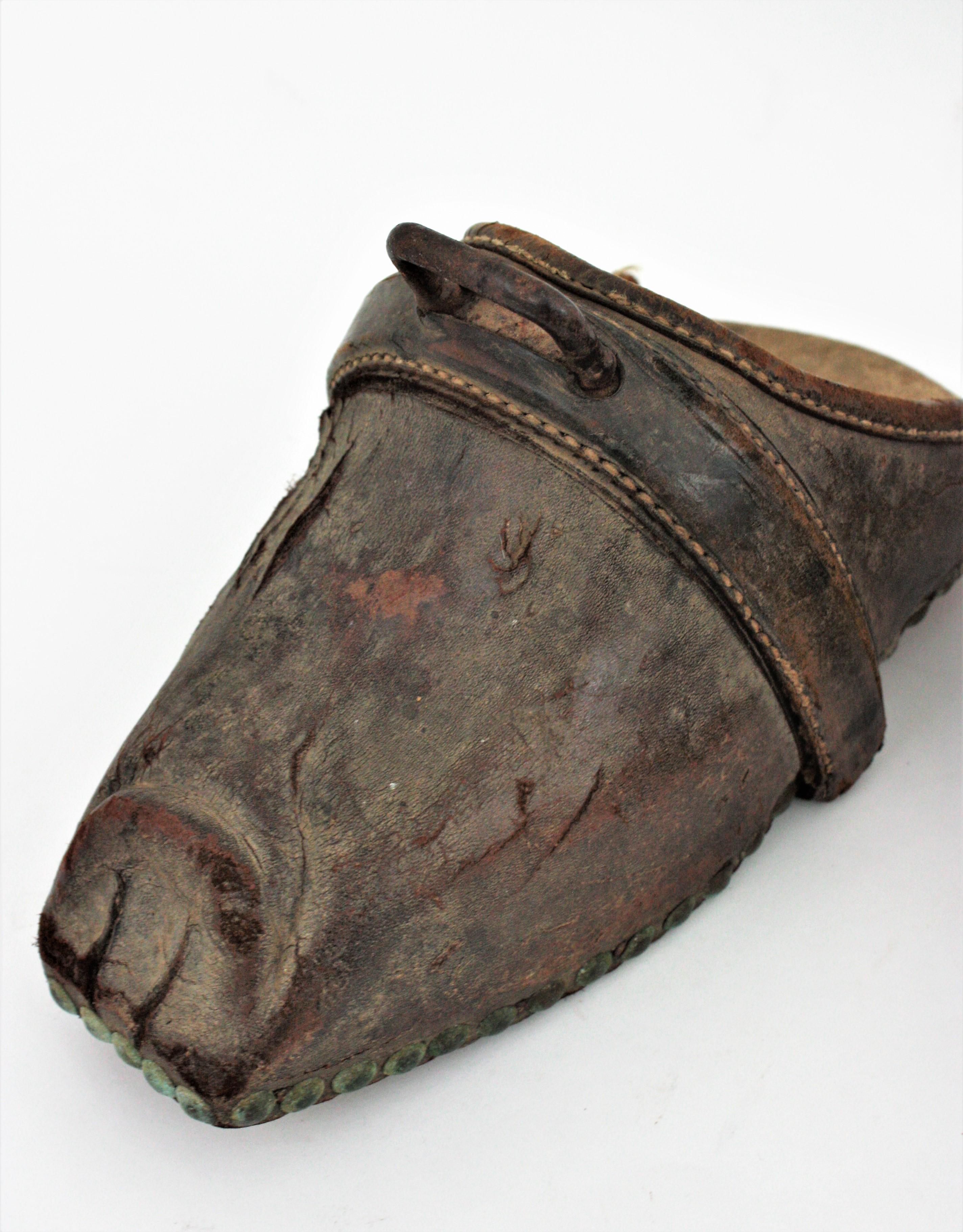 Antike spanische Riding-Clog-Stirrups aus Holz und Leder im Angebot 2