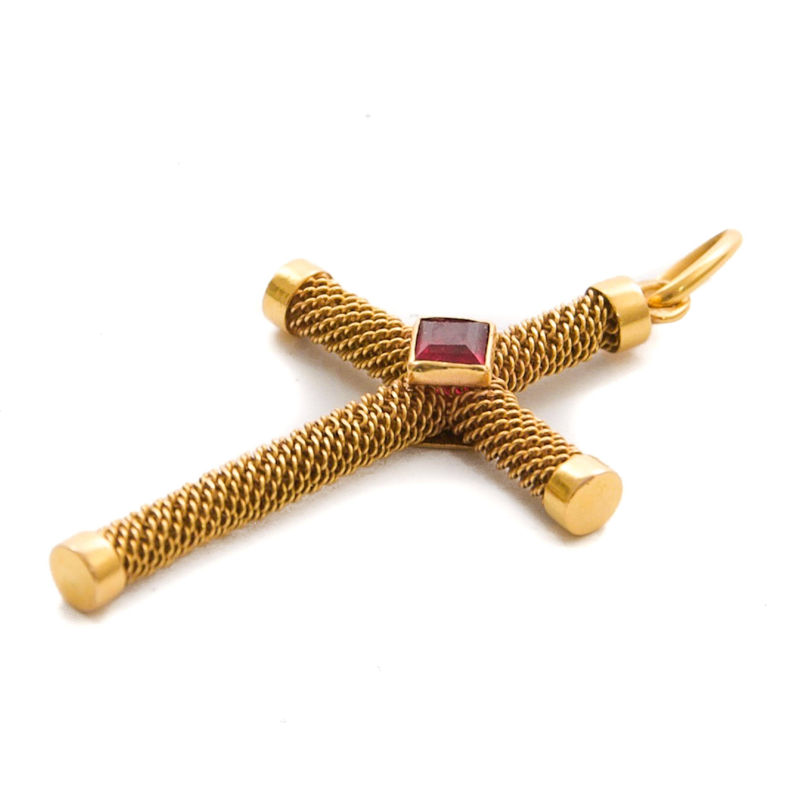 Colgante de Rubí Español Antiguo y Cadena de Oro de 18 Kilates con Cruz en Bueno estado para la venta en Rotterdam, NL
