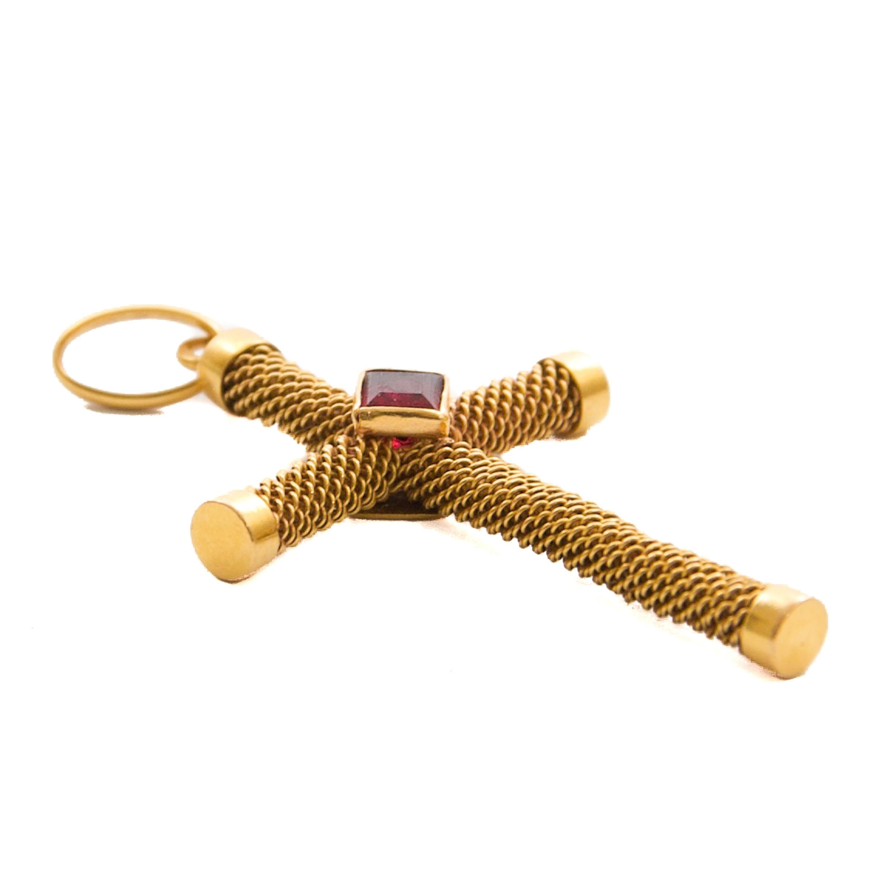 Colgante de Rubí Español Antiguo y Cadena de Oro de 18 Kilates con Cruz en venta 2