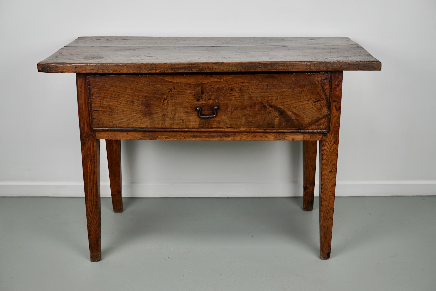Antique Spanish Rustic Farmhouse Chestnut Side Table / Console, 18th Century For Sale 7