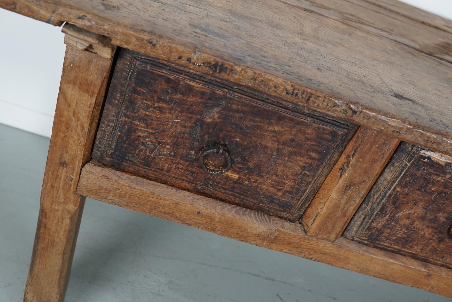 Antique Spanish Rustic Farmhouse Chestnut Side Table / Console, 18th Century In Good Condition For Sale In Nijmegen, NL
