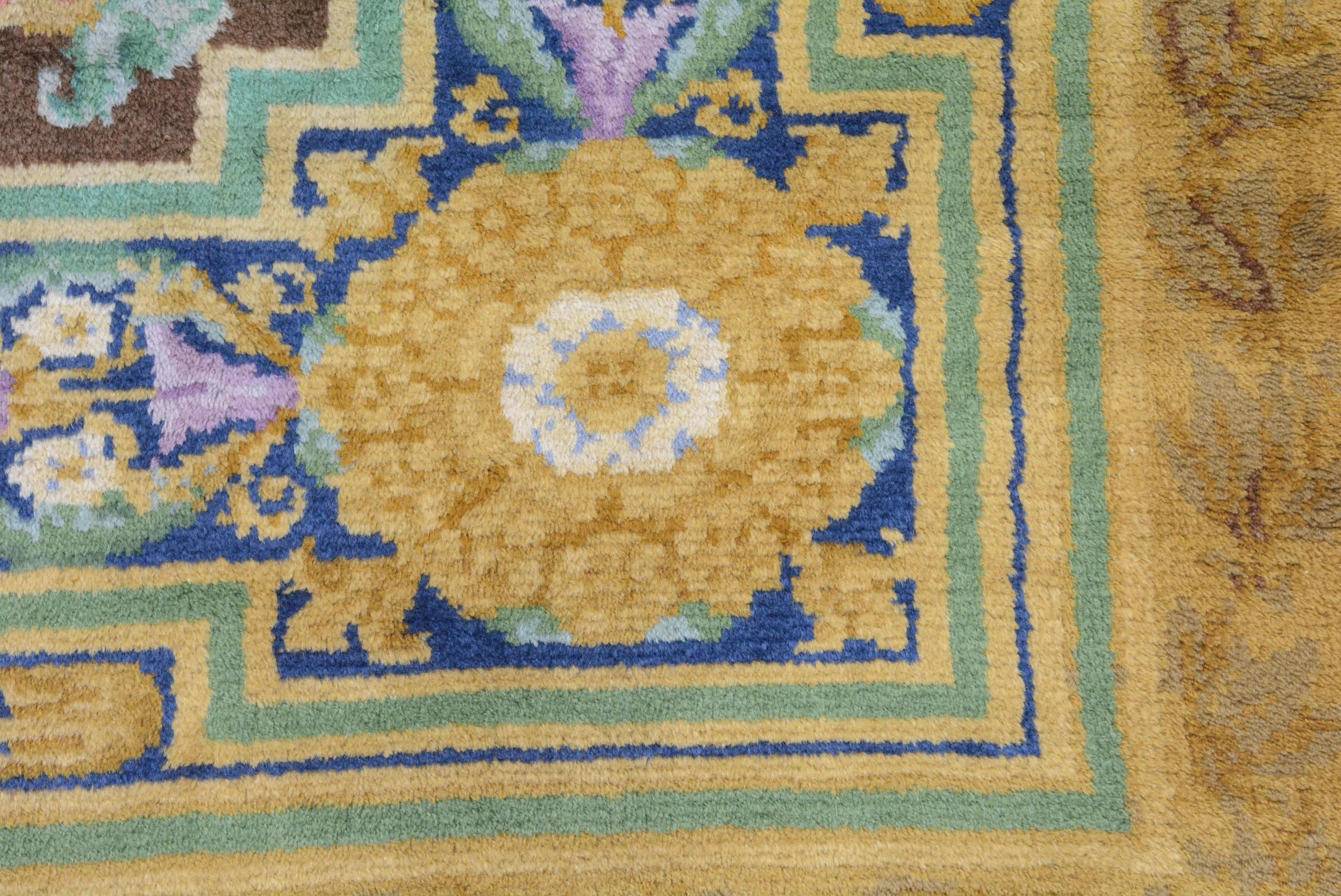 Antique Spanish Savonnerie Carpet In Good Condition For Sale In Closter, NJ