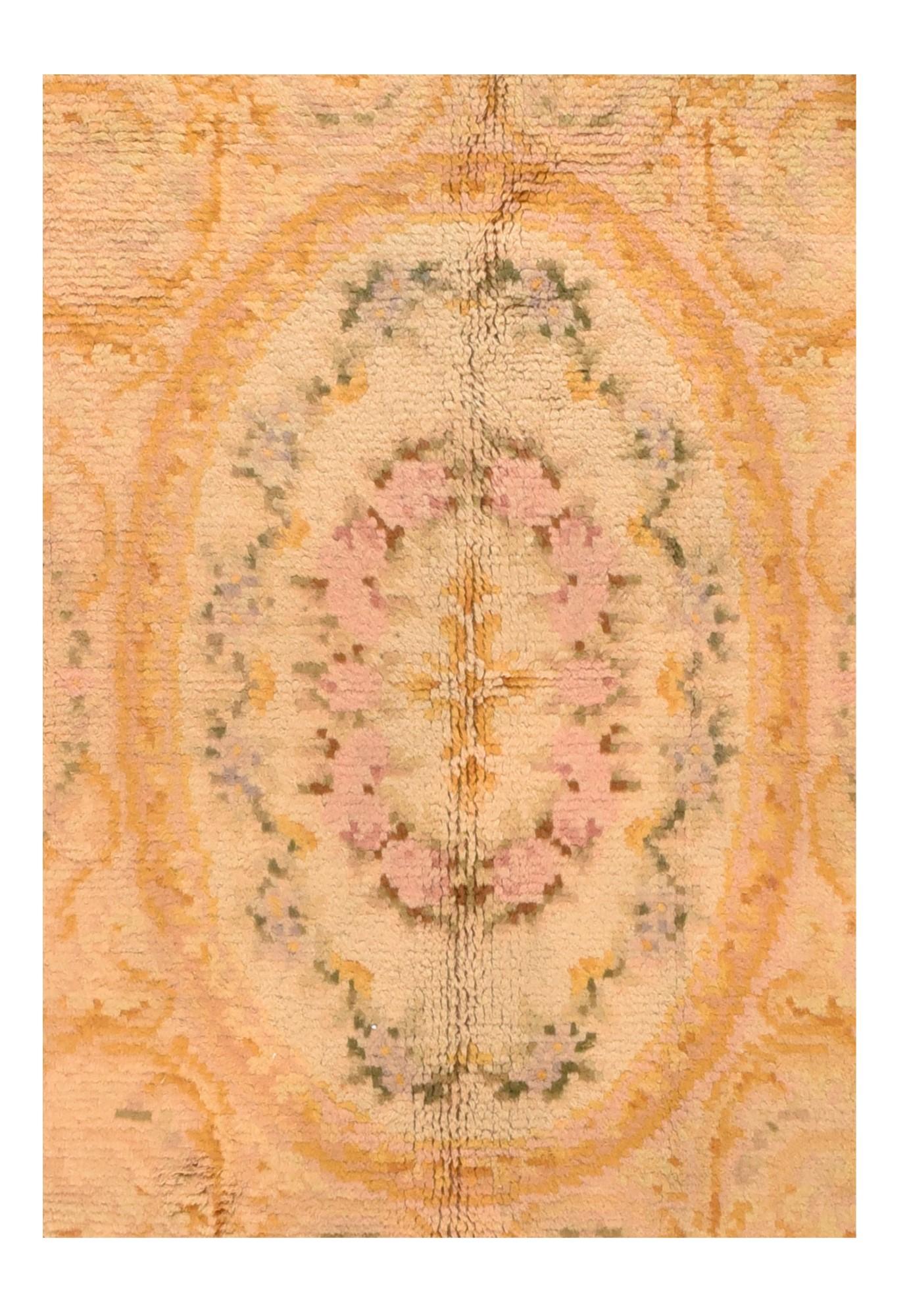 Antique Spanish Savonnerie Rug In Good Condition For Sale In New York, NY