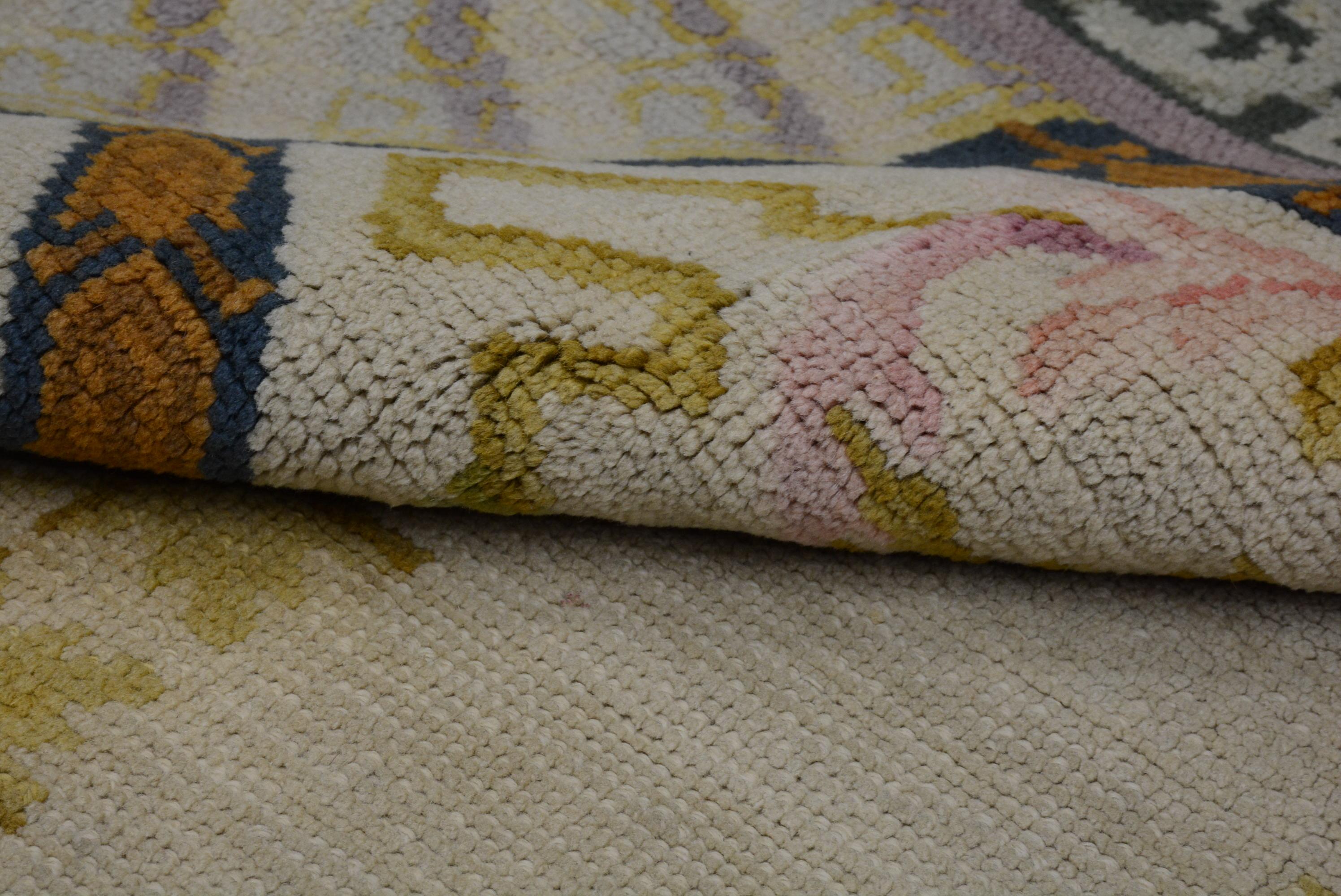 Antiker spanischer Savonnerie-Teppich im Angebot 1