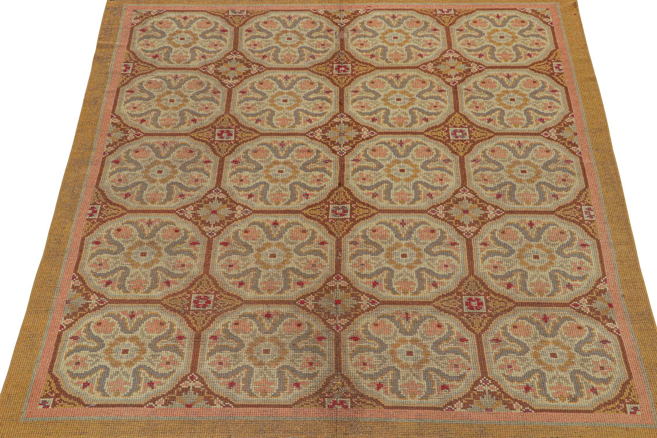 Dieser antike 7x8 Savonnerie-Teppich ist ein seltener Neuzugang in den klassischen Kurationen von Rug & Kilim. Es ist der älteste spanische Savonnerie-Teppich in dieser Collection, handgeknüpft in Wolle um 1870-1880.

Weiter zum Design:

Das Design
