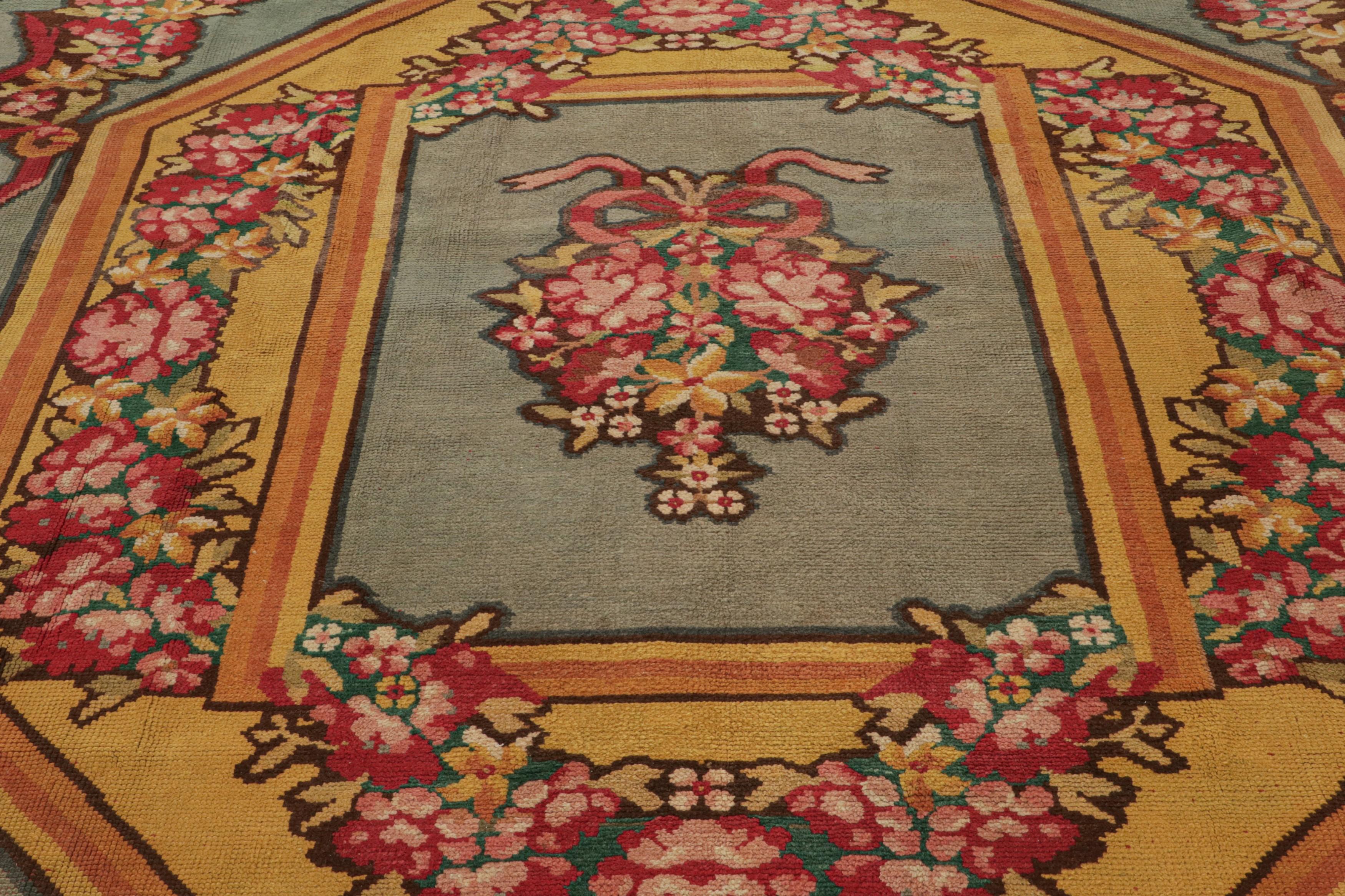 Antiker spanischer Savonnerie Teppich, mit Blumengirlanden, von Rug & Kilim (Spanisch) im Angebot