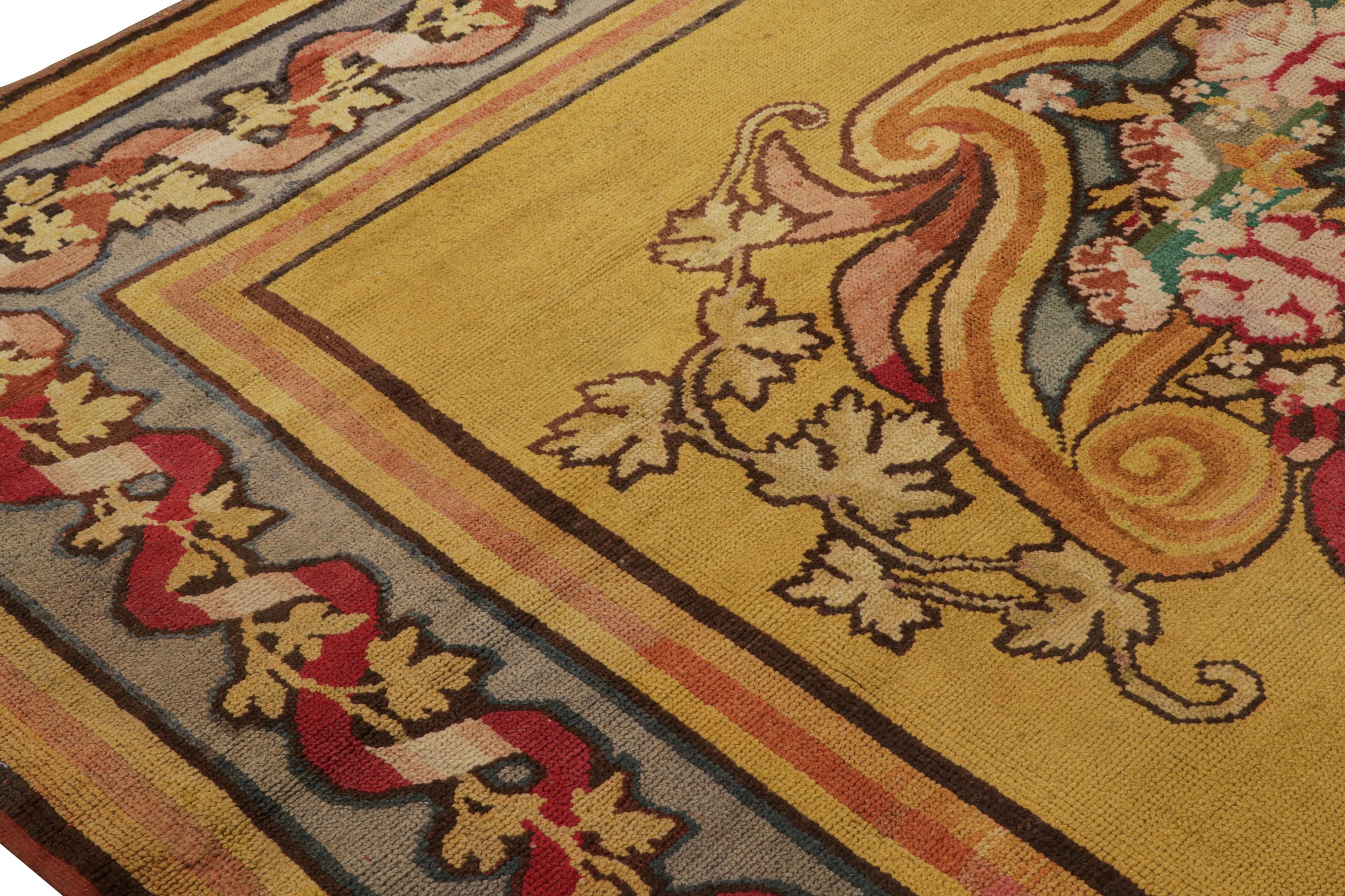 Antiker spanischer Savonnerie Teppich, mit Blumengirlanden, von Rug & Kilim im Zustand „Gut“ im Angebot in Long Island City, NY