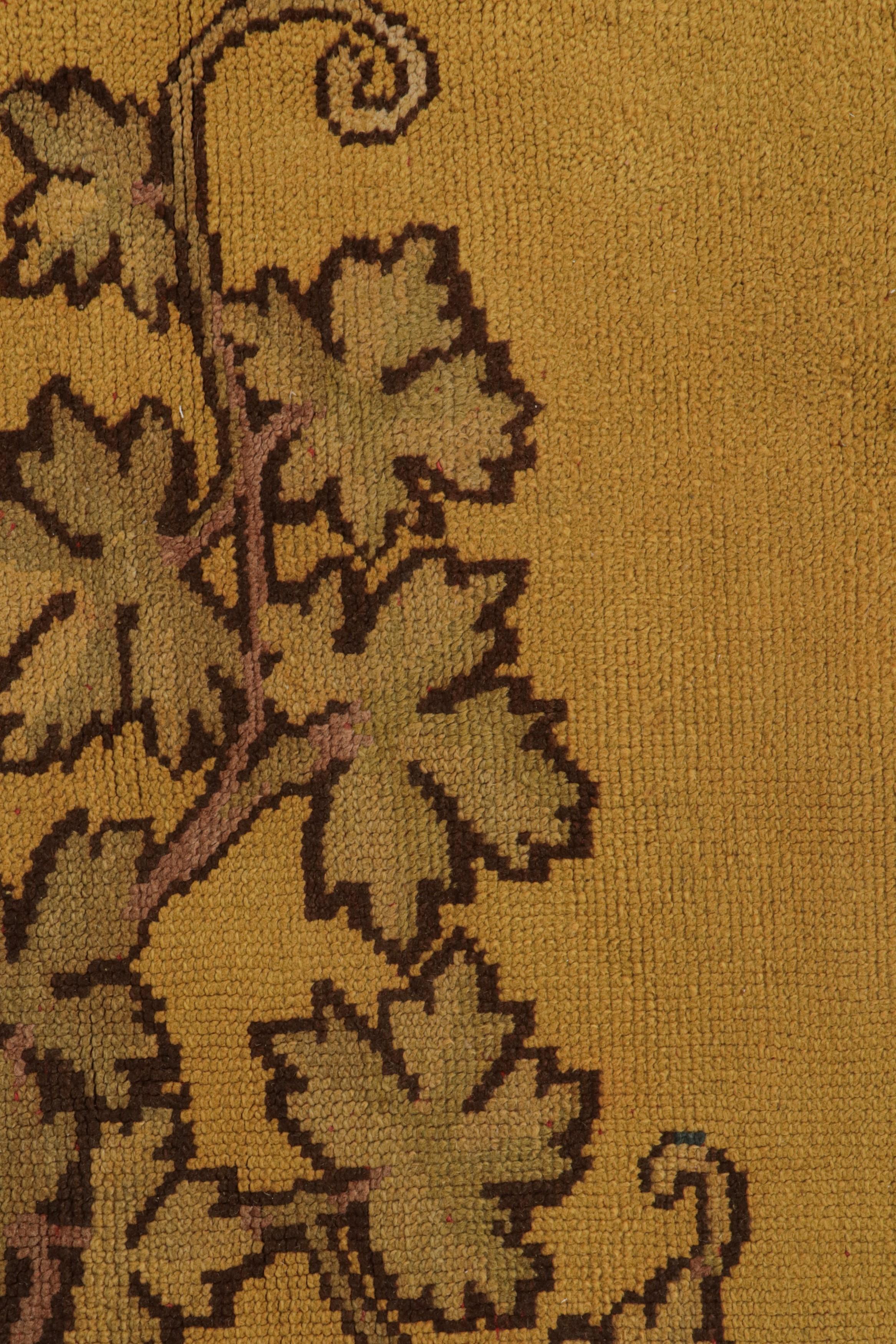 Antiker spanischer Savonnerie Teppich, mit Blumengirlanden, von Rug & Kilim (Mittleres 19. Jahrhundert) im Angebot
