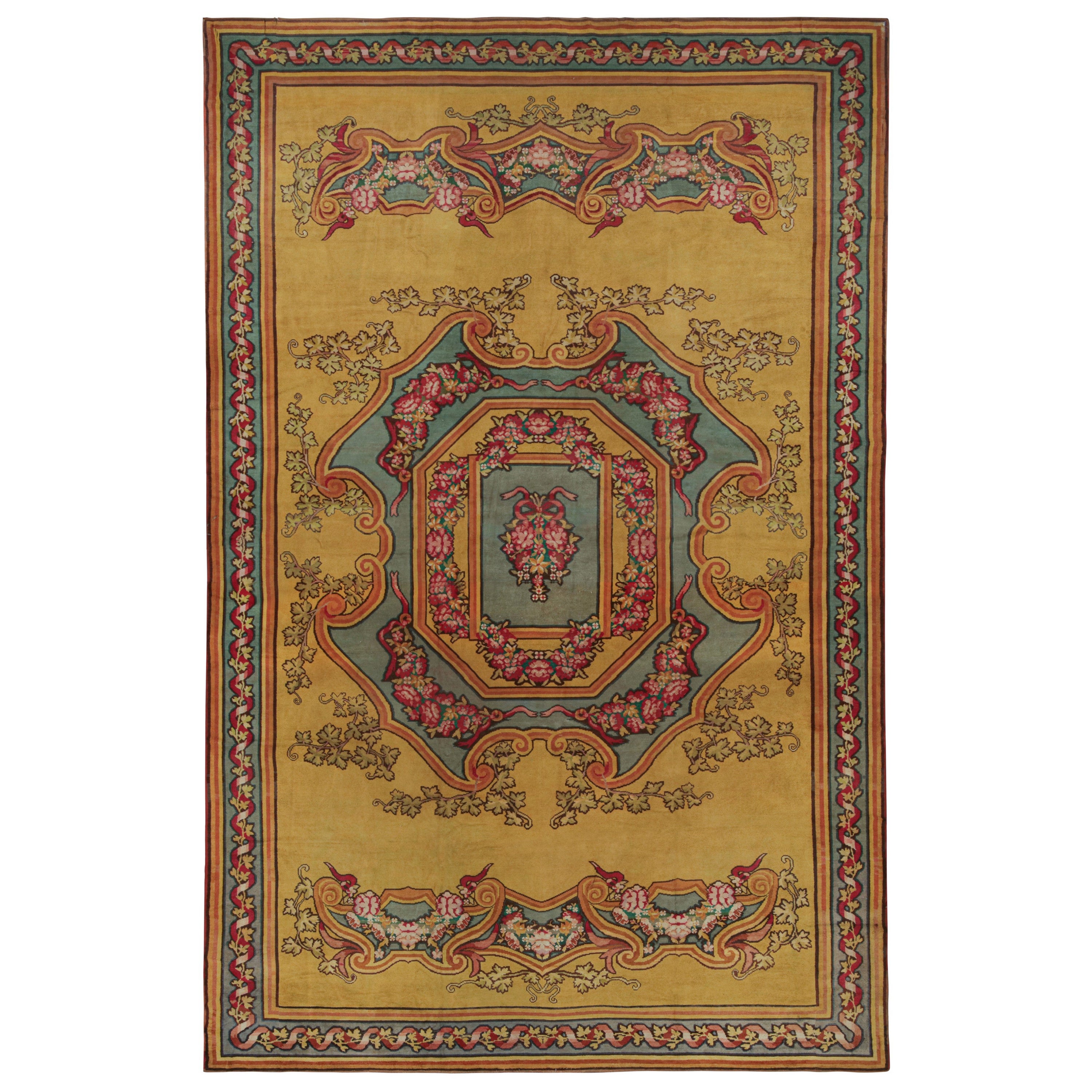 Antiker spanischer Savonnerie Teppich, mit Blumengirlanden, von Rug & Kilim im Angebot