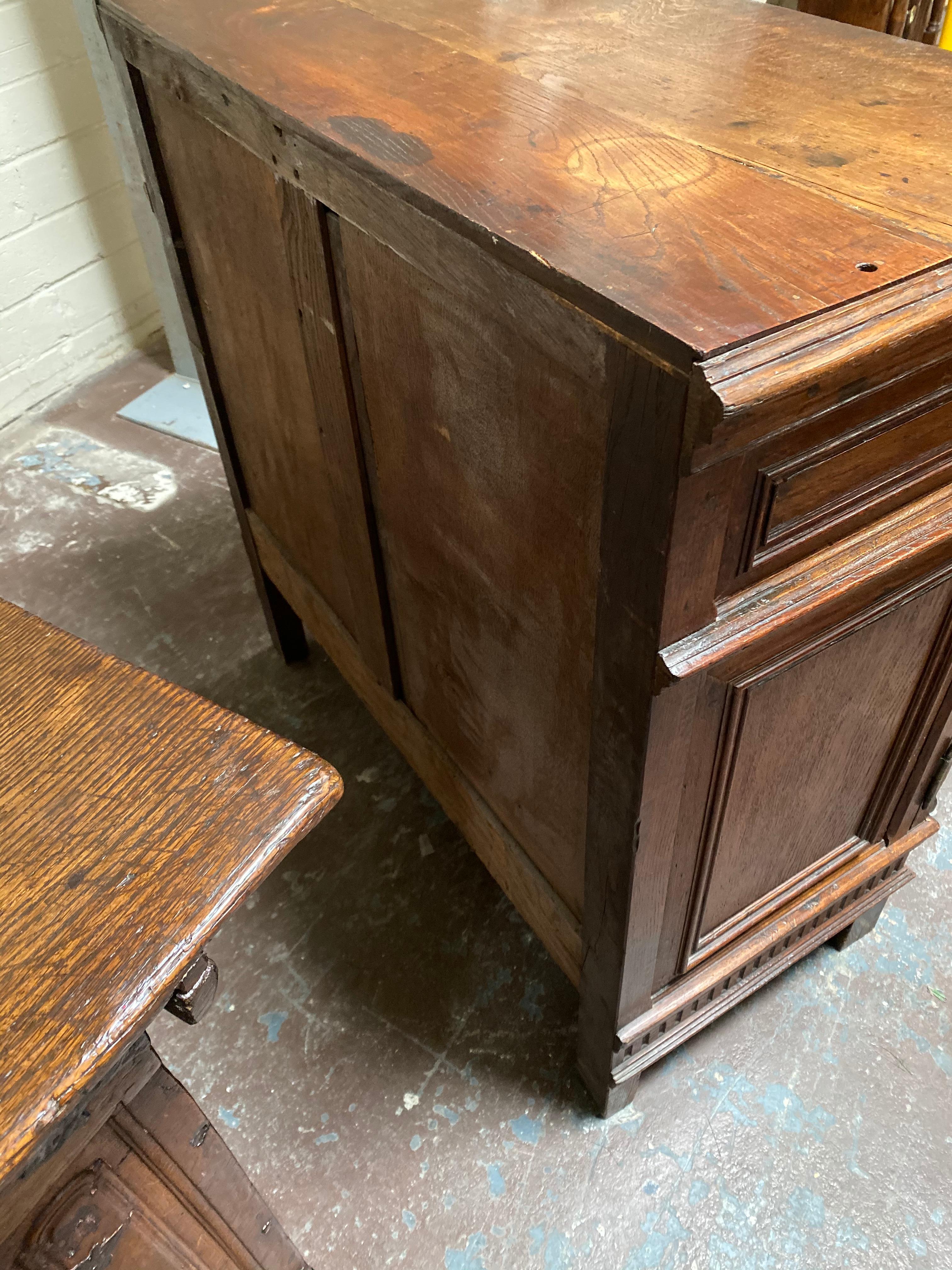 Antique Spanish Server In Good Condition In Dallas, TX