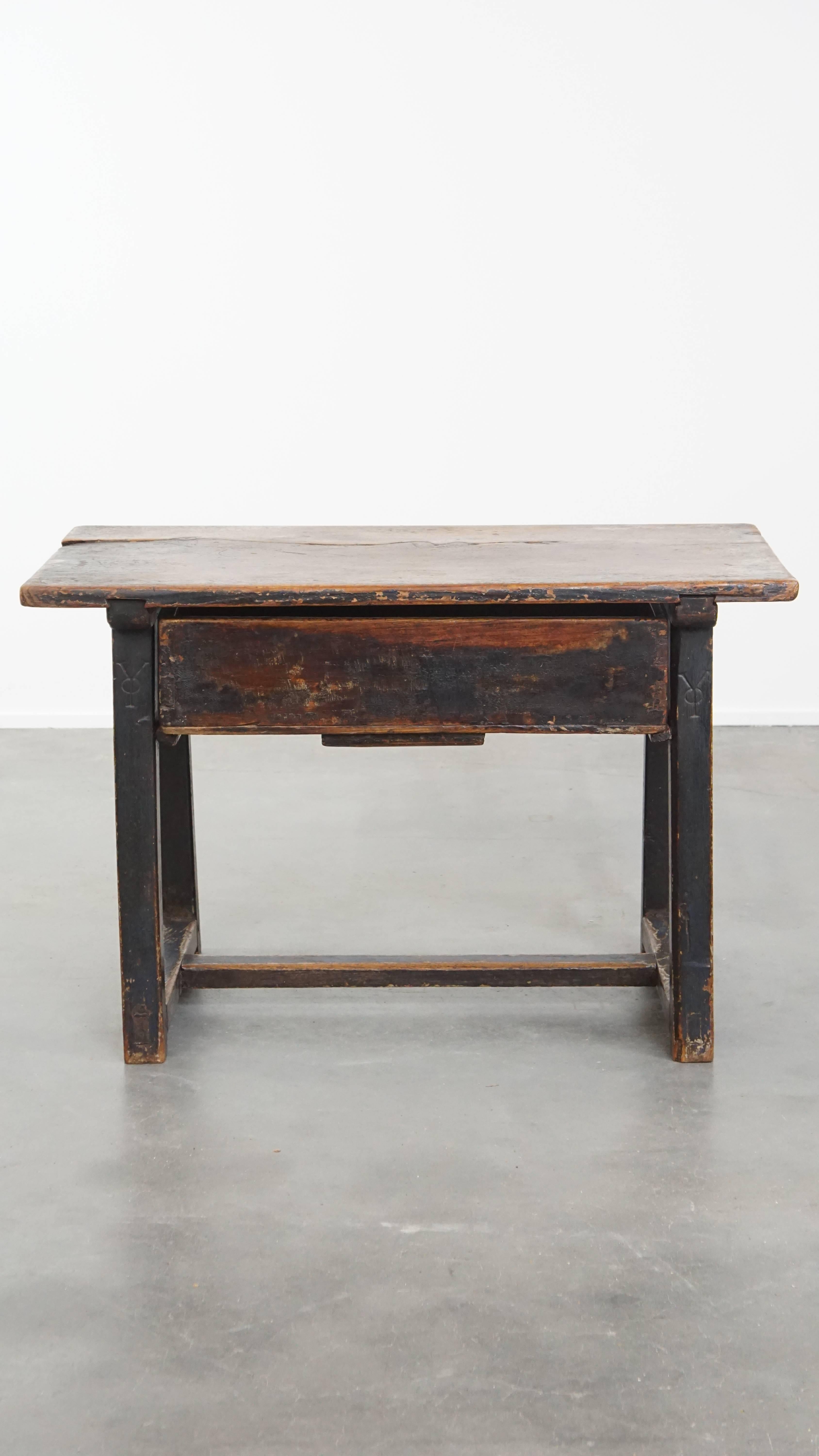Offered here this bold and characterful antique Spanish side table from the late 18th century, featuring a drawer.

This antique Spanish side table dates back to the 18th century and can be easily integrated into nearly any interior style. It is