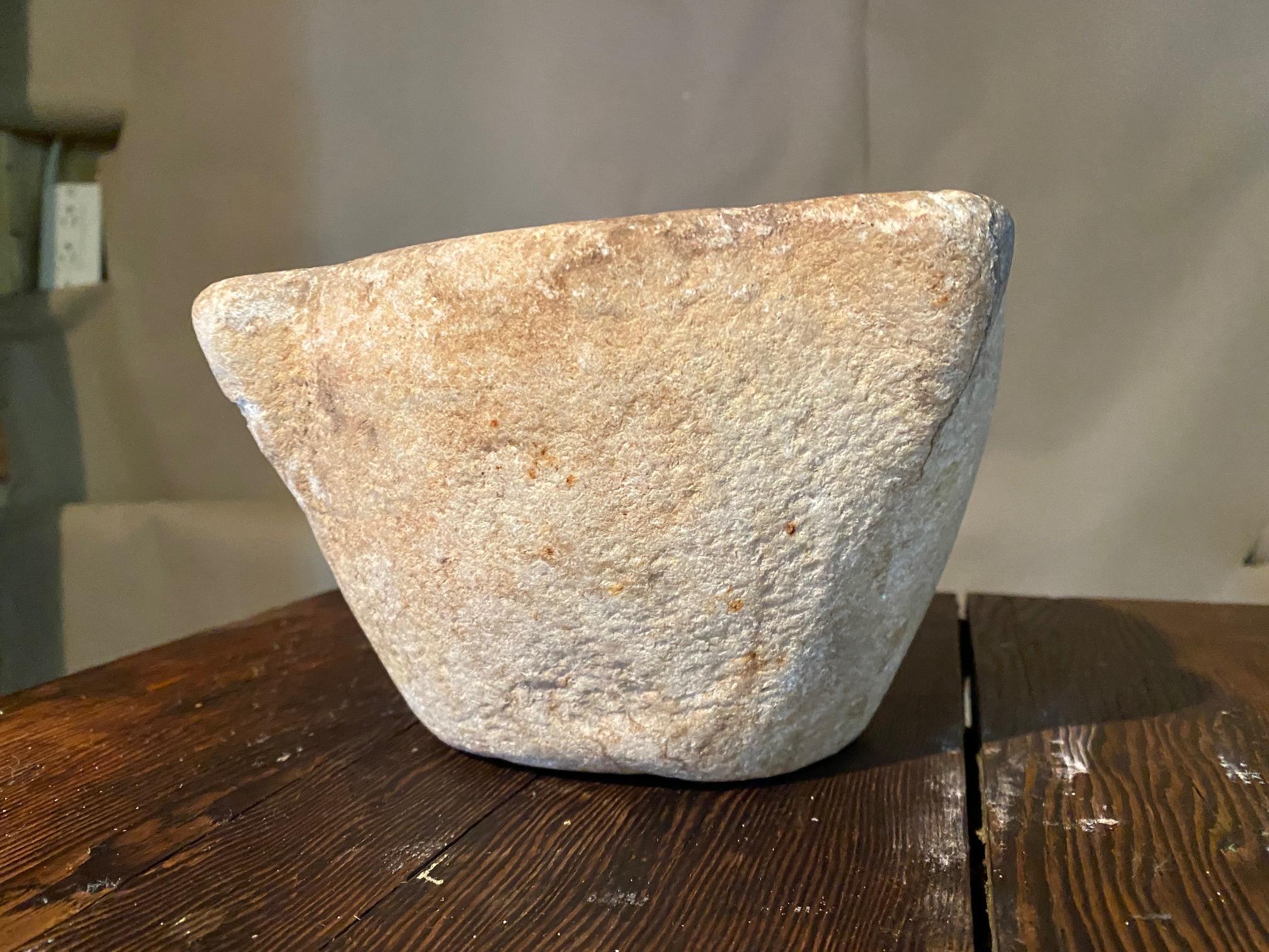 Antique Spanish Stone Mortar In Good Condition For Sale In Montreal, QC