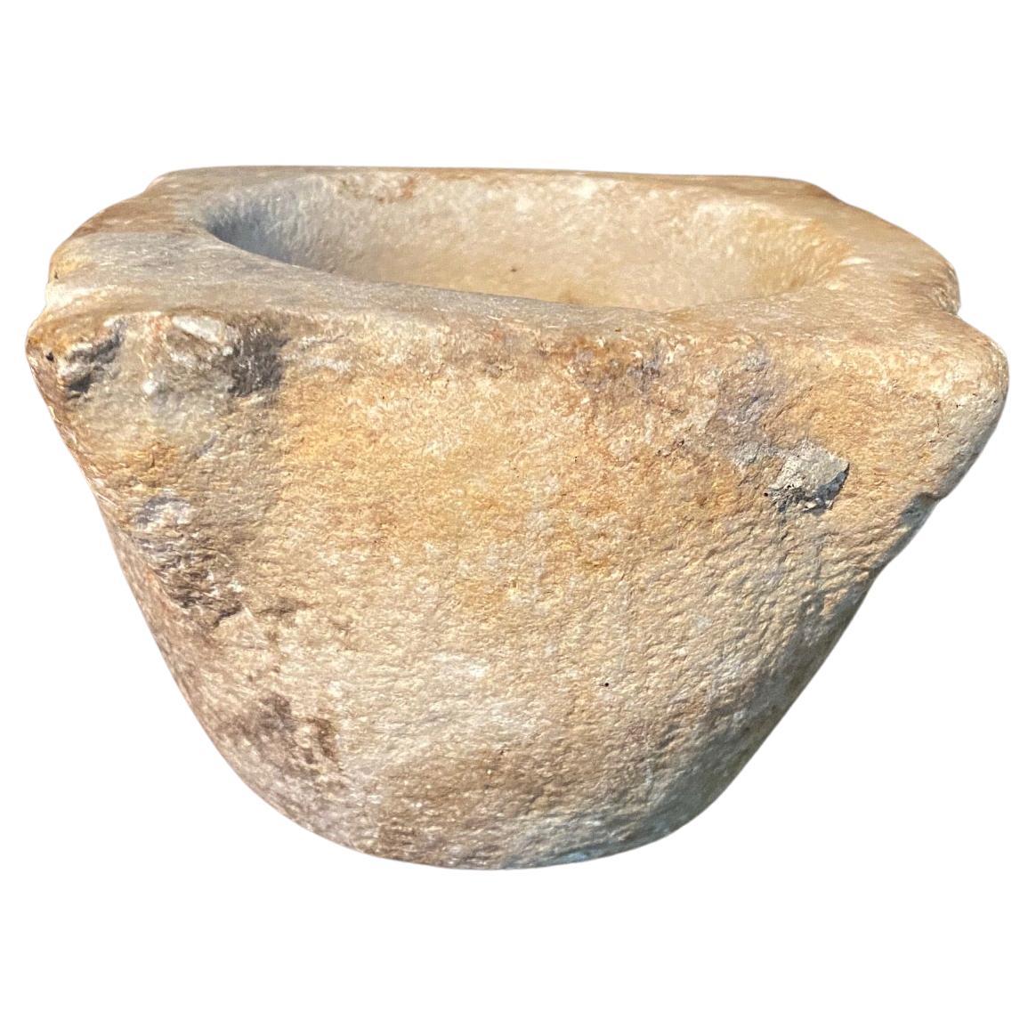 Mortier espagnol ancien en pierre en vente