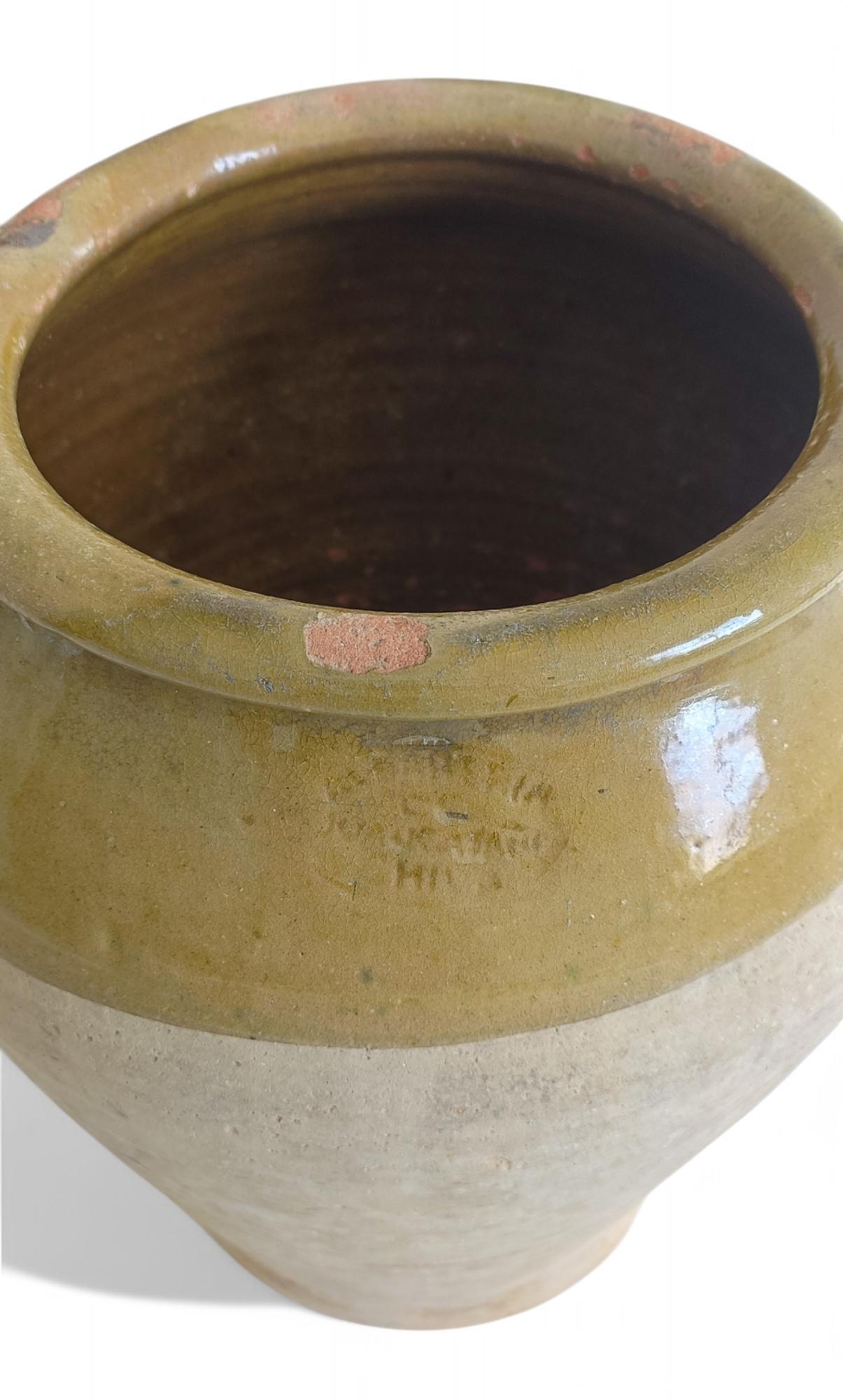 Antique Spanish Terracotta Olive Oil Large Jar with Patina, ci. 19th/20th C. For Sale 9