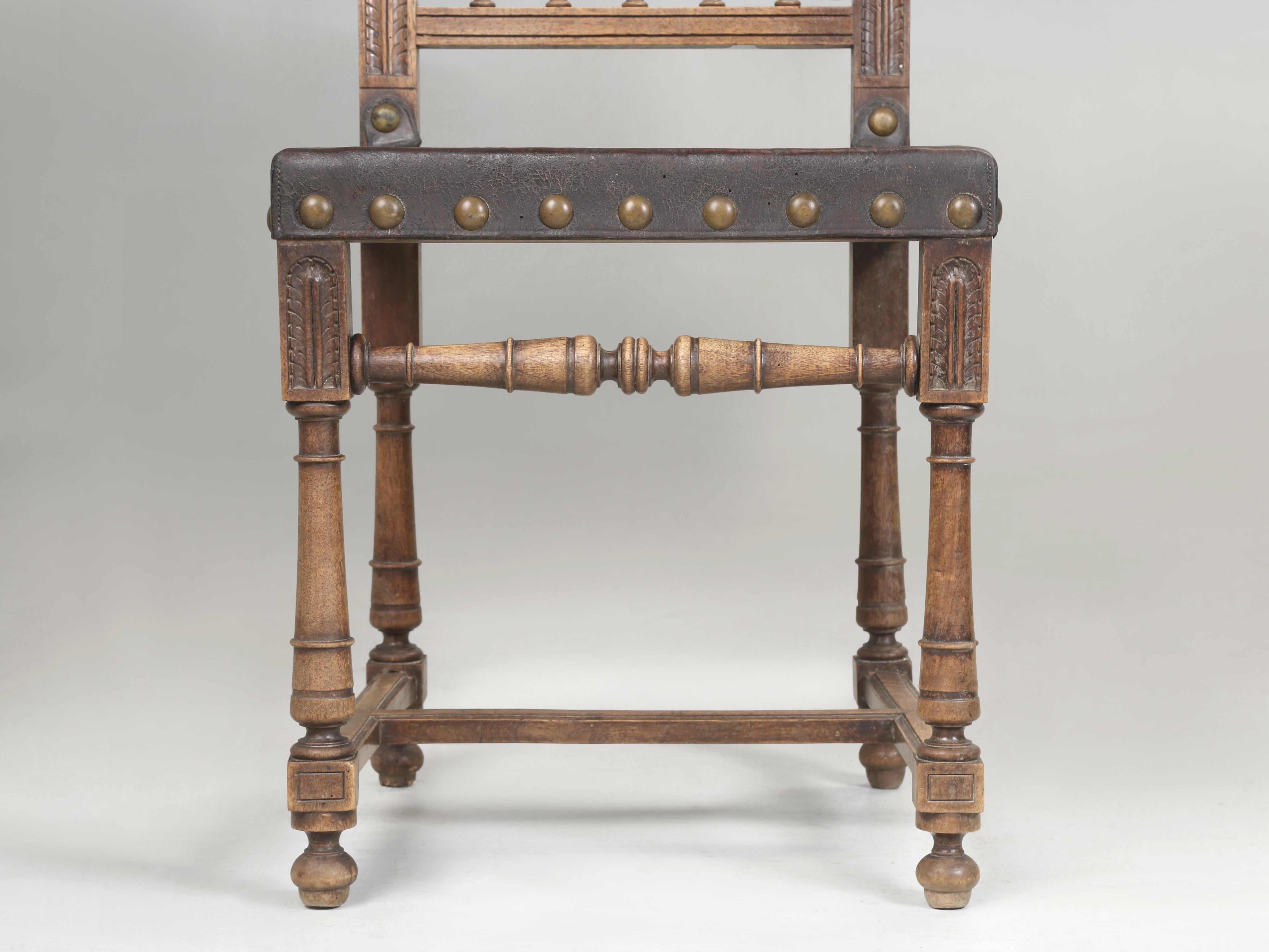 Ancienne chaise d'appoint en cuir toilé espagnol Fin des années 1800 Entièrement d'origine en vente 2