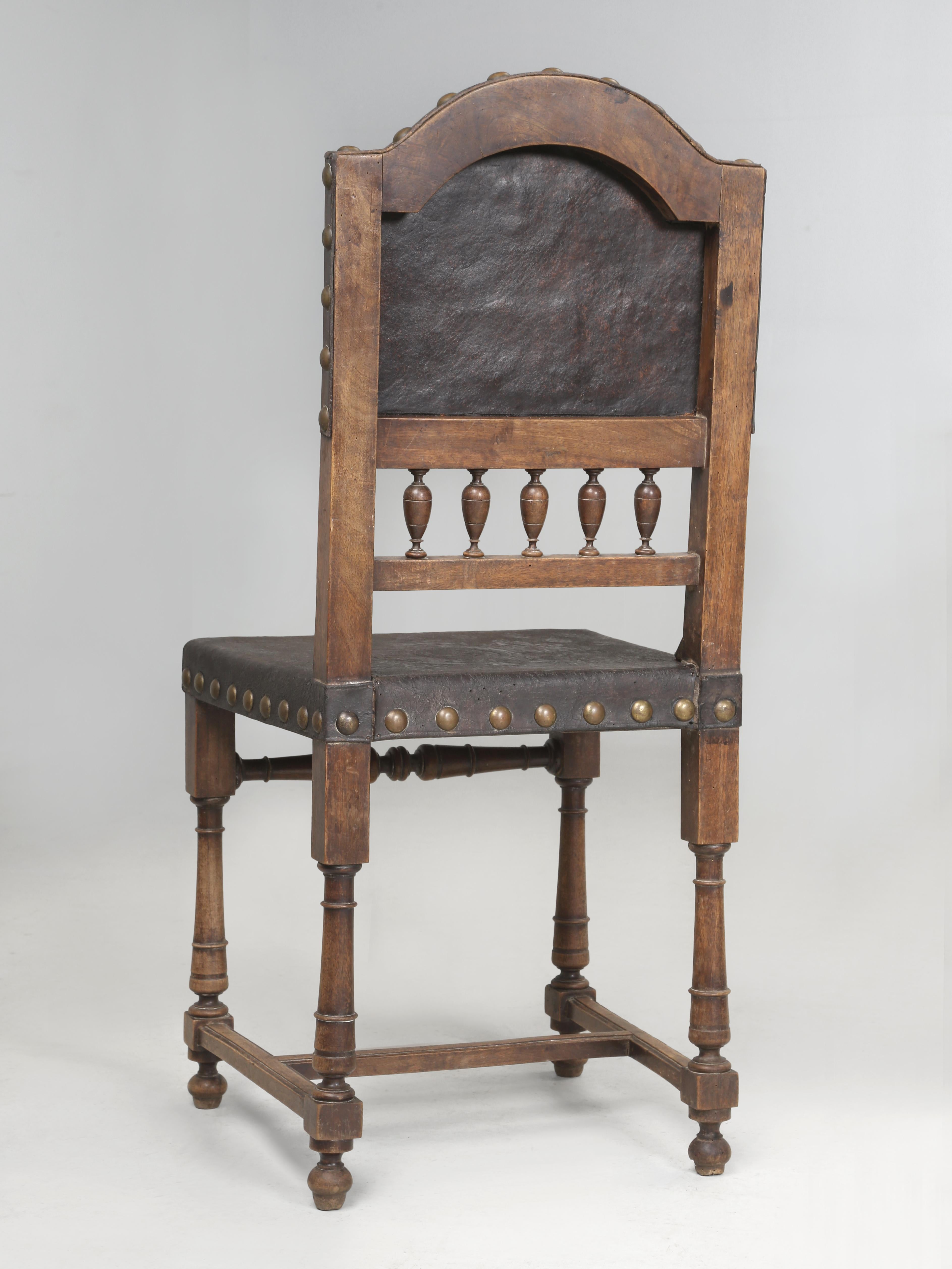 Espagnol Ancienne chaise d'appoint en cuir toilé espagnol Fin des années 1800 Entièrement d'origine en vente