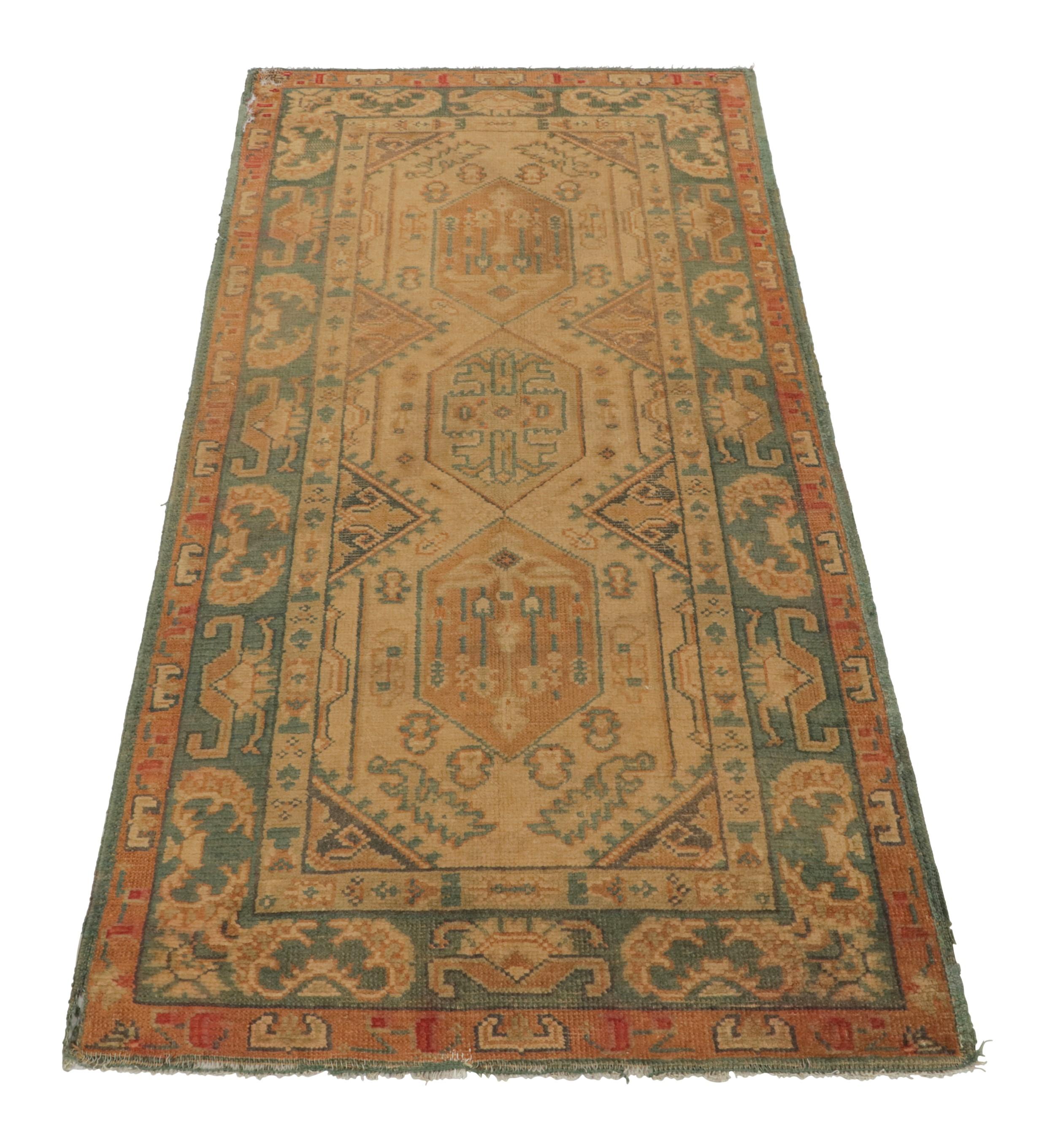 Antique Oushak Runner in Golden-Beige with Geometric Medallions - Rug & Kilim In Good Condition For Sale In Long Island City, NY