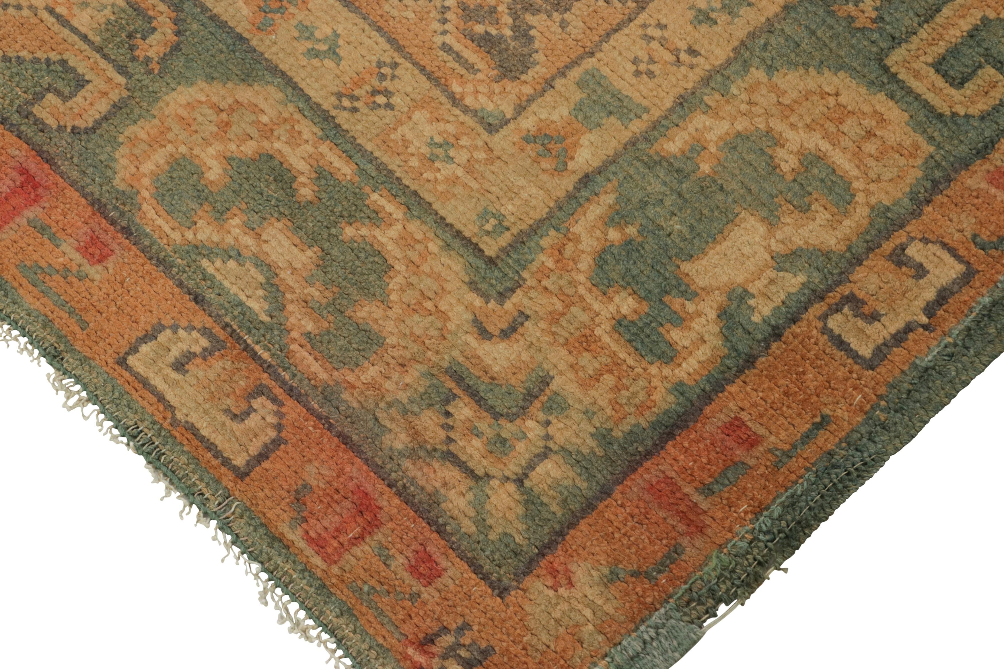 Late 19th Century Antique Oushak Runner in Golden-Beige with Geometric Medallions - Rug & Kilim For Sale