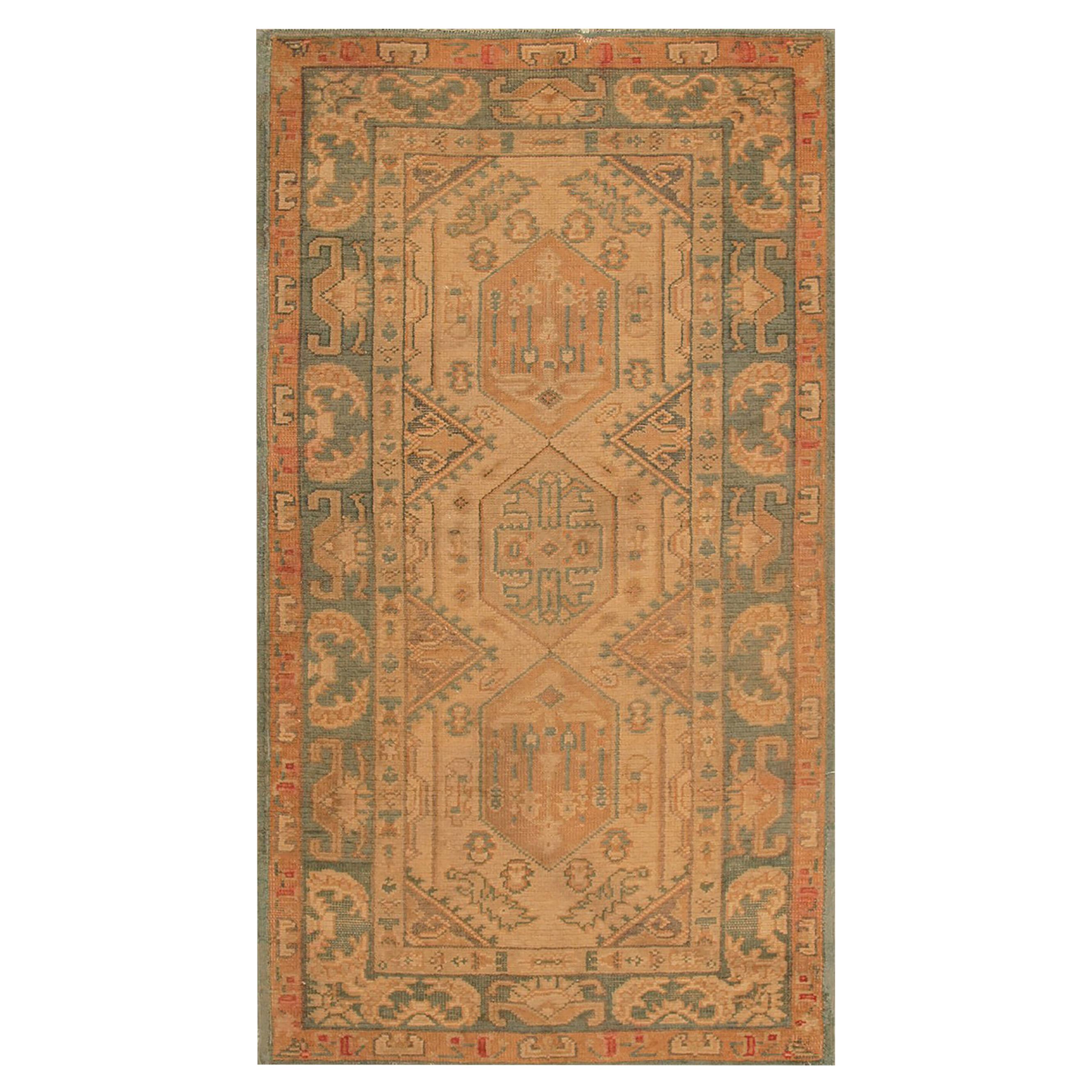 Tapis traditionnel espagnol ancien beige et bleu en laine à ourlet de tapis par Rug & Kilim