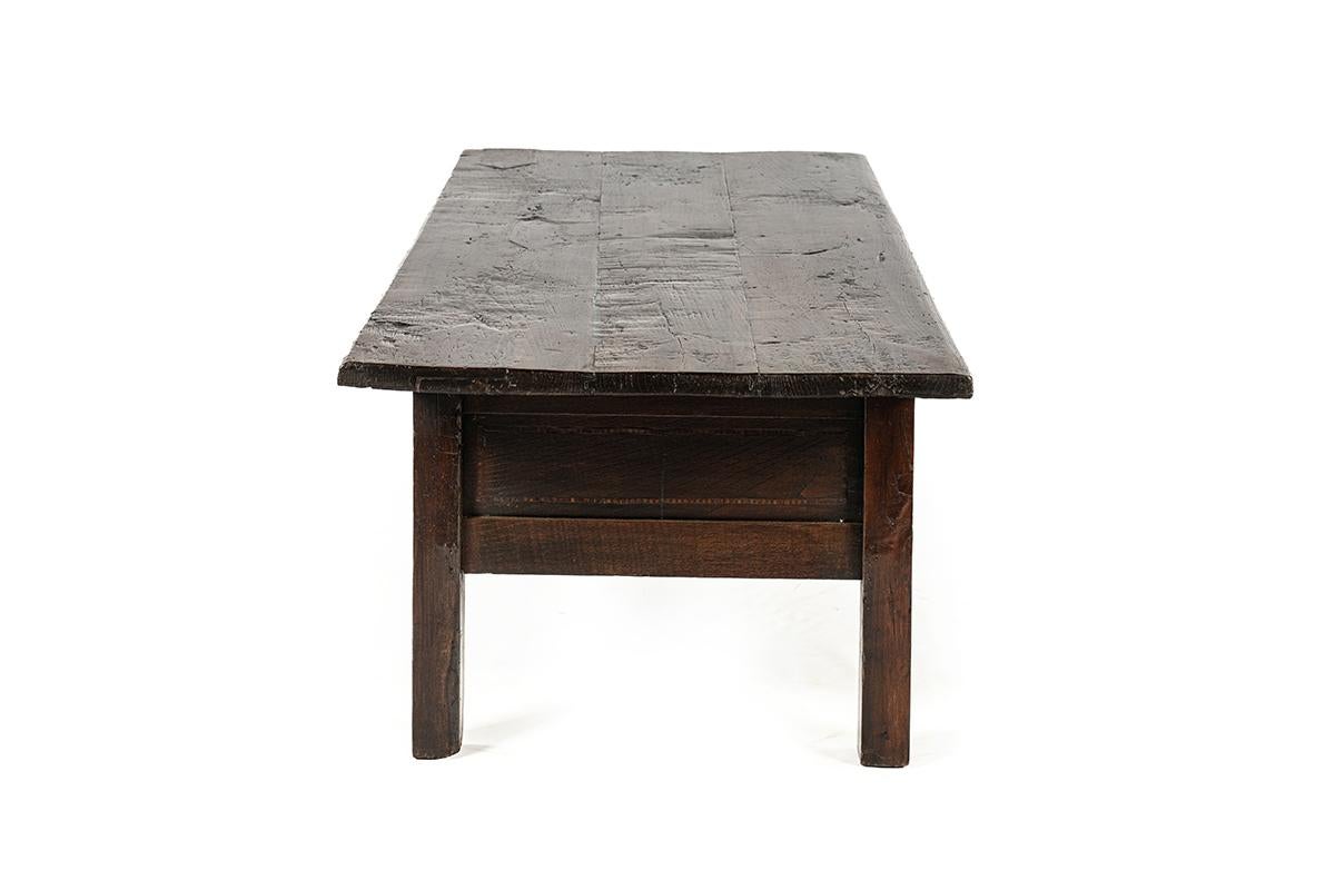 Antiker spanischer warm-brauner Kastanien-Couchtisch mit Intarsienarbeit (Spanisch) im Angebot