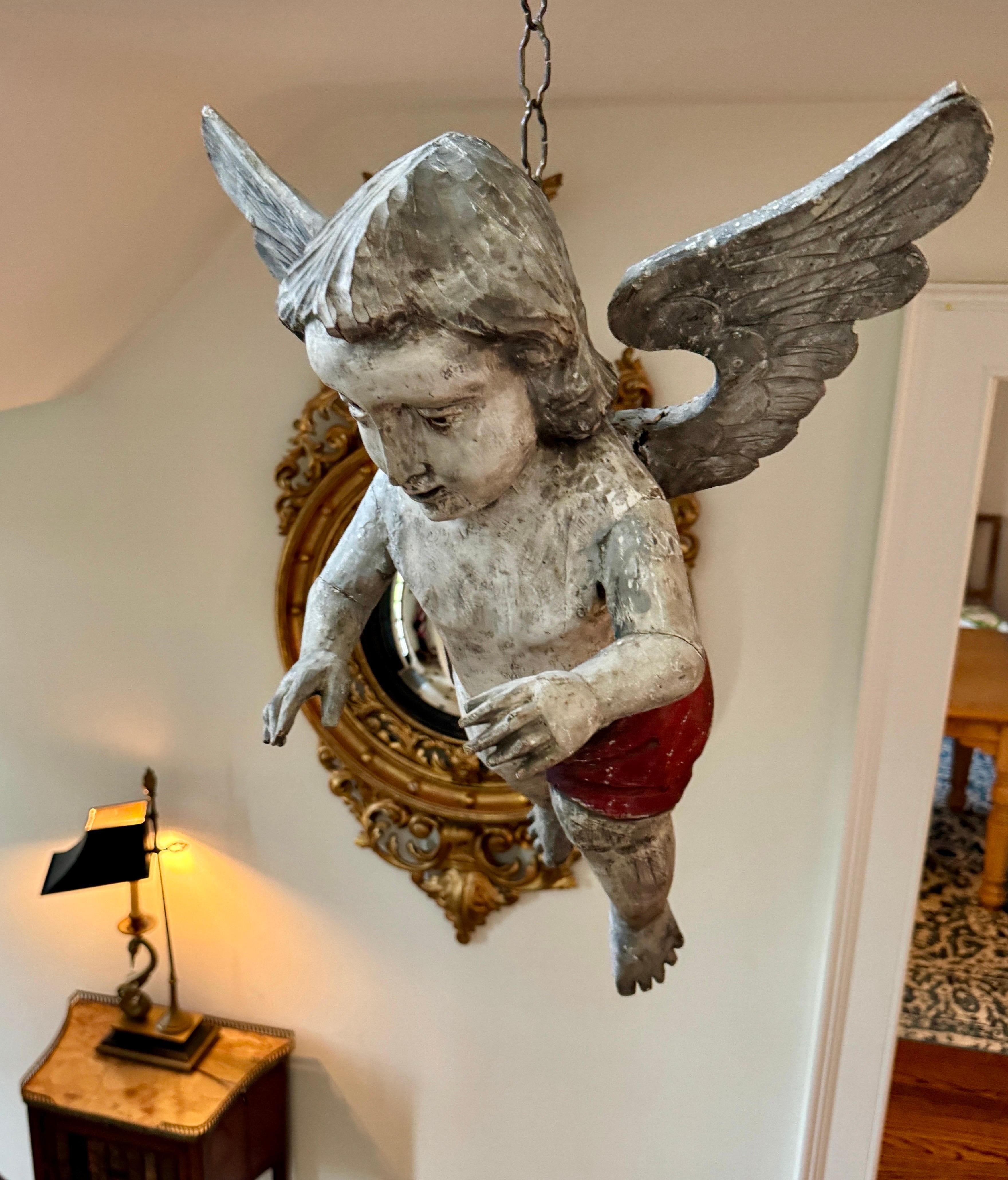 Baroque Sculpture espagnole ancienne d'ange putti en bois avec ailes en vente