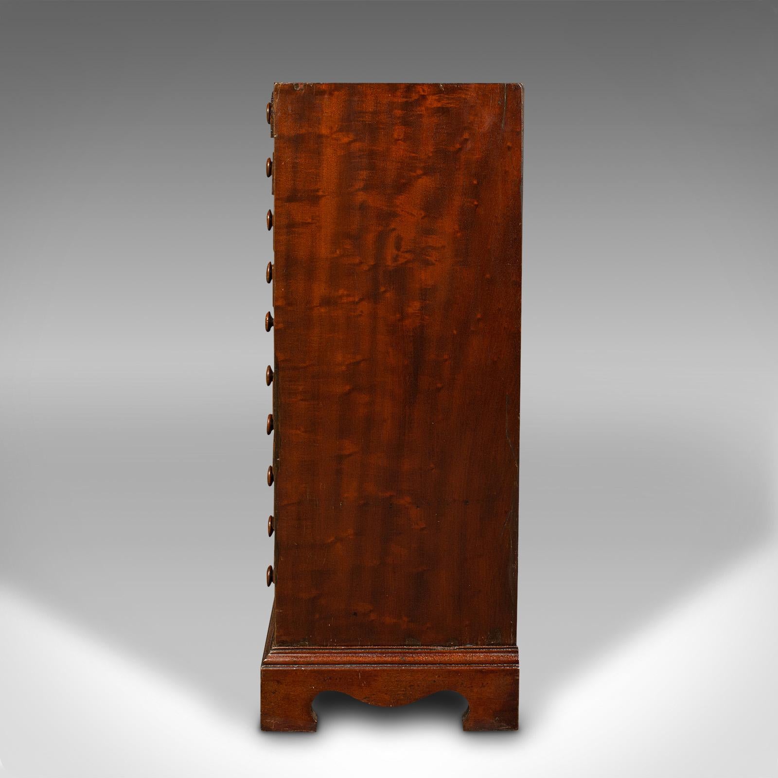 Antike Kommode, englisch, Sammler-''s-Kommode, georgianisch, um 1800 (Holz) im Angebot