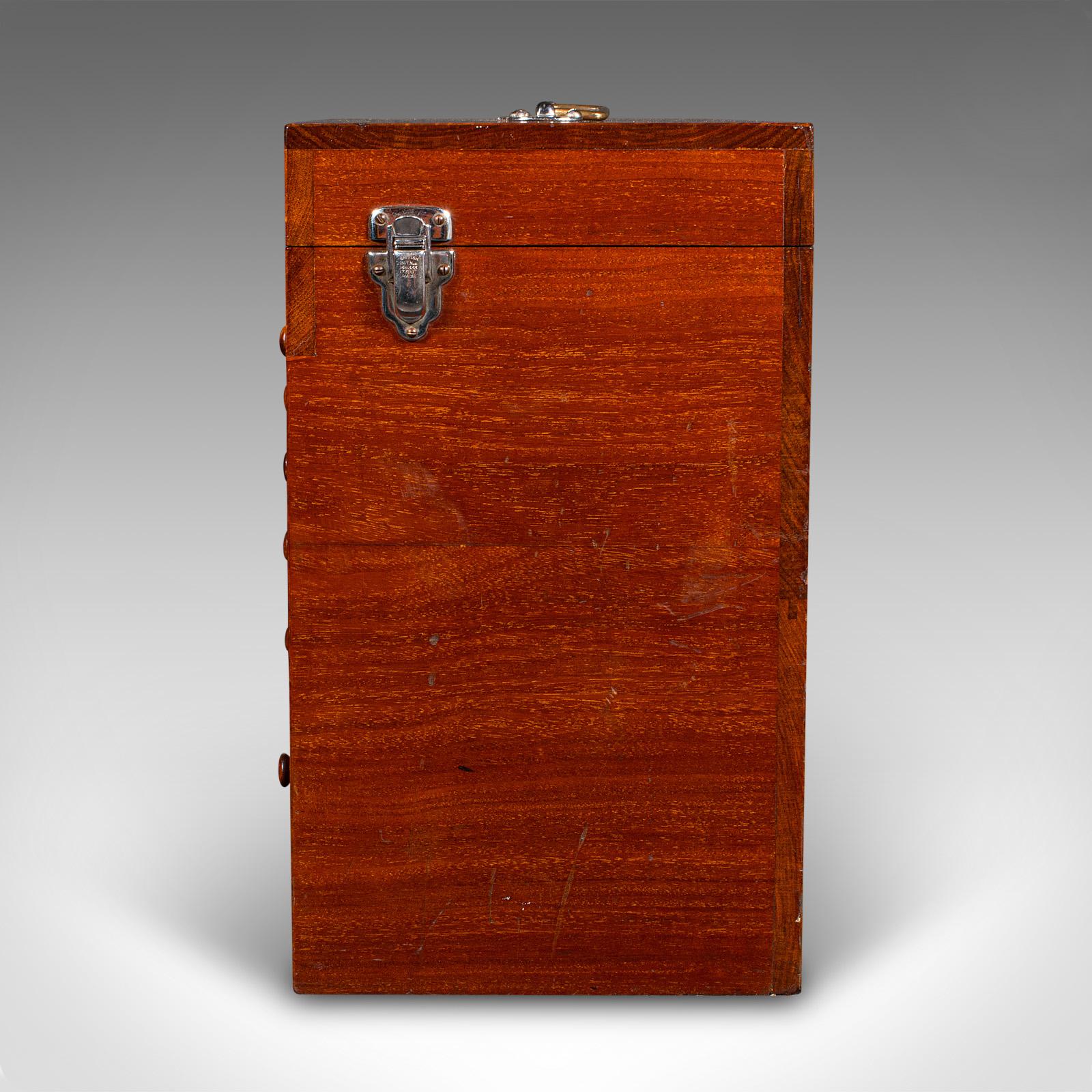 Verre dépoli Antiquité - Commode de collectionneur de spécimens, anglaise, coffret d'artiste, édouardienne en vente