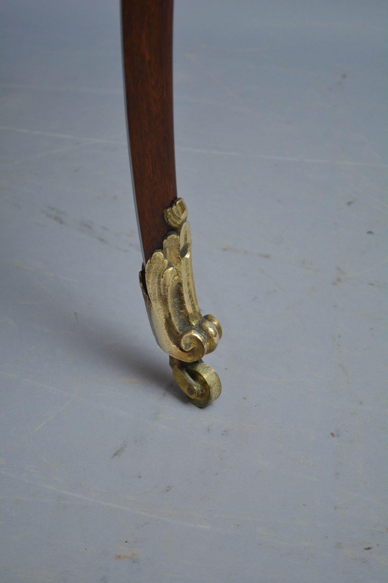 Table d'appoint à spécimen antique en vente 11