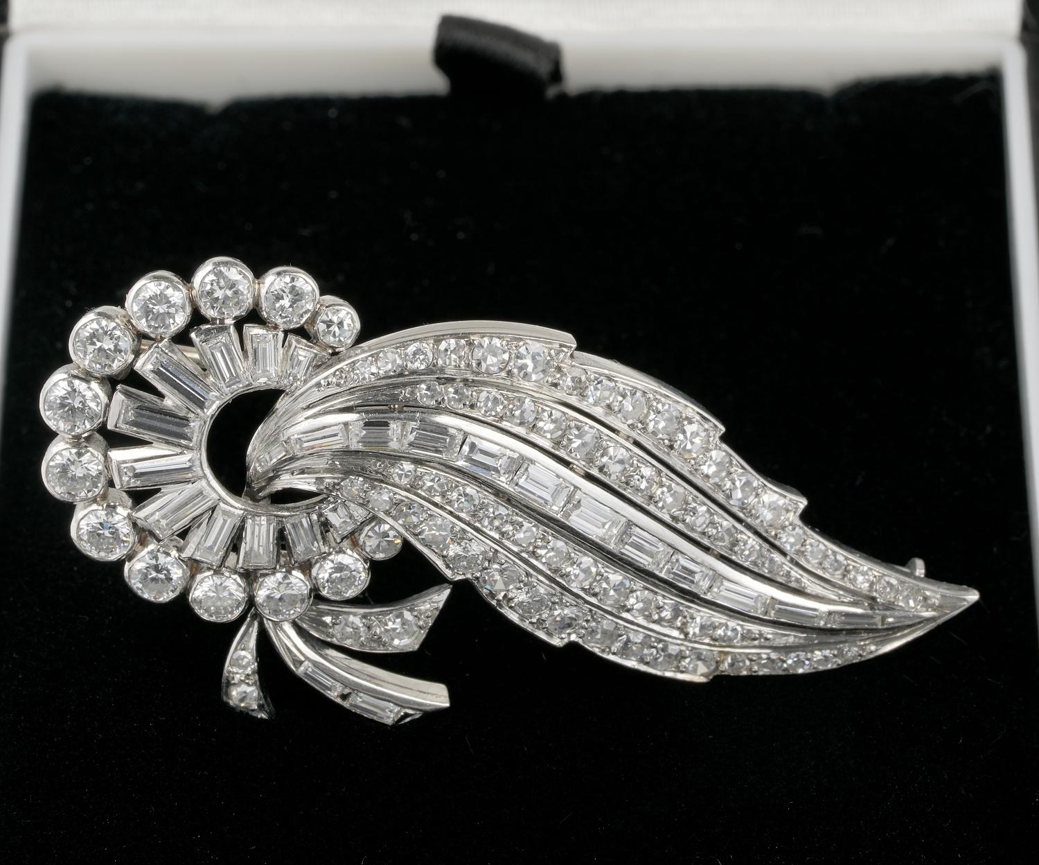 Shine At Christmas

Impressive late Art Deco dazzling Comet brooch
1935 ca 
Amazing artwork skilfully hand made to attract the attention from far away
Comet design was very popular during the Deco era, this is a good example of that age, entirely