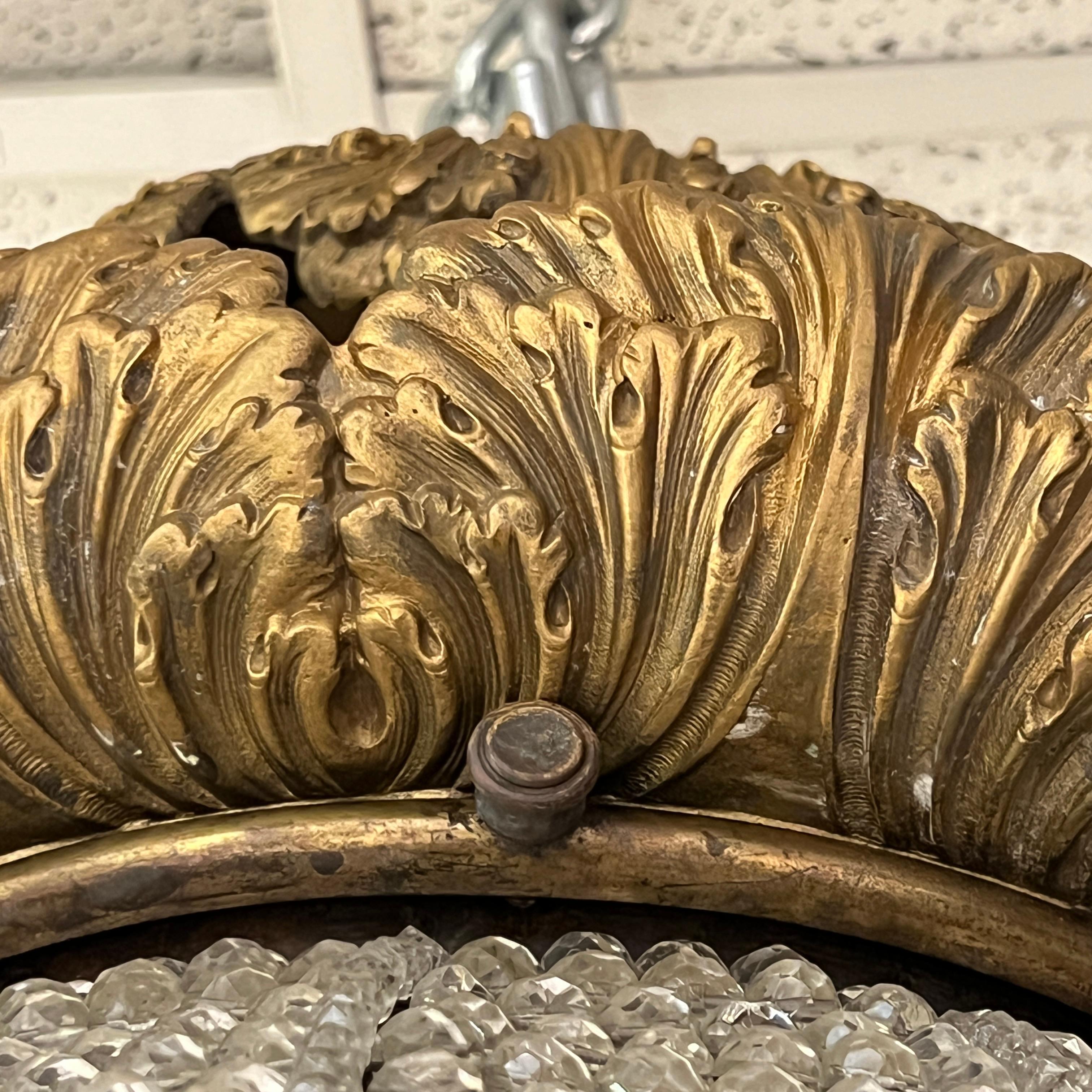Antiker kugelförmiger Kronleuchter aus Perlenkristall und vergoldeter Bronze im Angebot 2