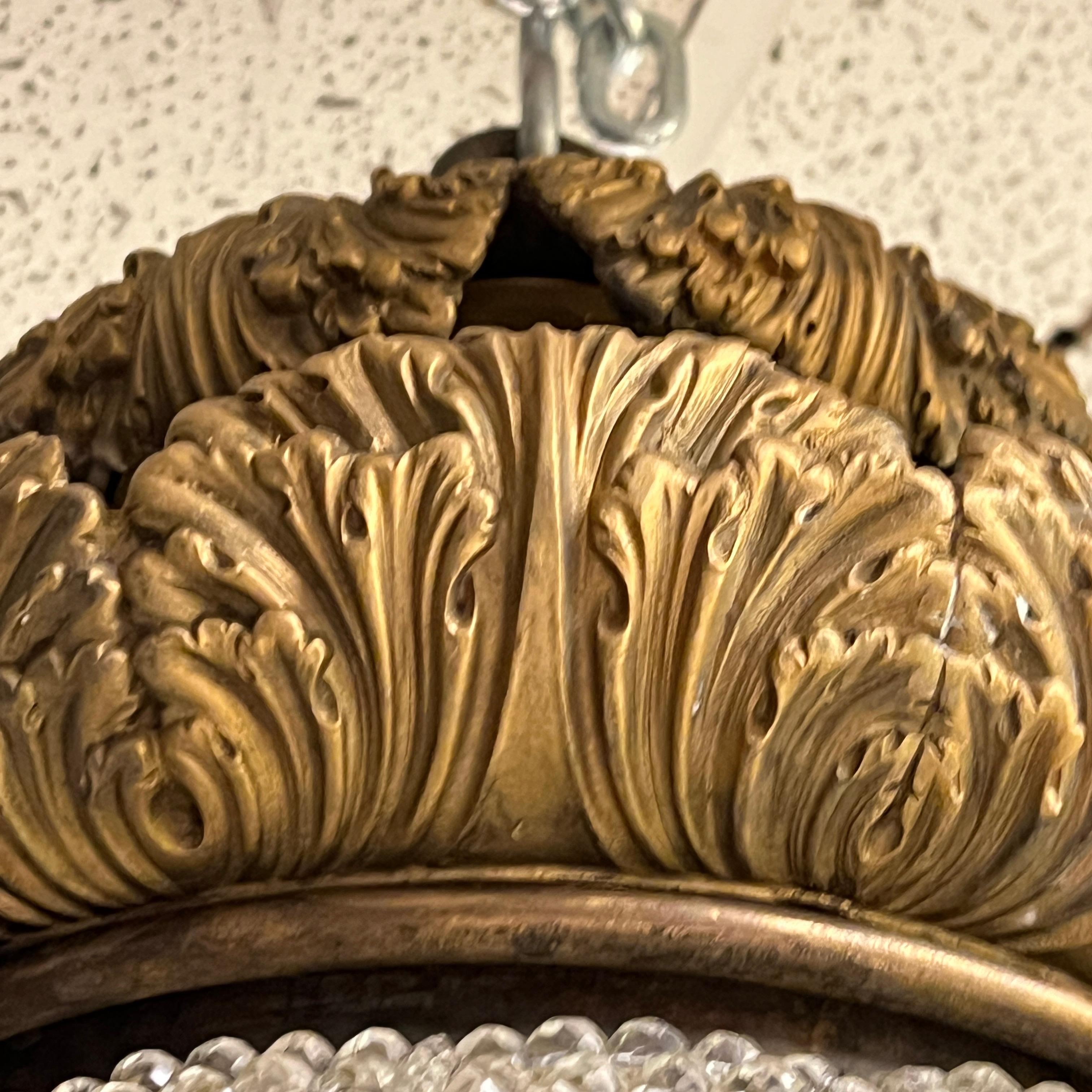 Antiker kugelförmiger Kronleuchter aus Perlenkristall und vergoldeter Bronze im Angebot 3