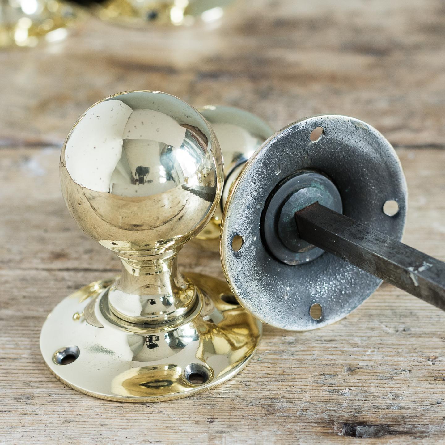 Antique Spherical Brass Door Knobs In Good Condition In London, GB